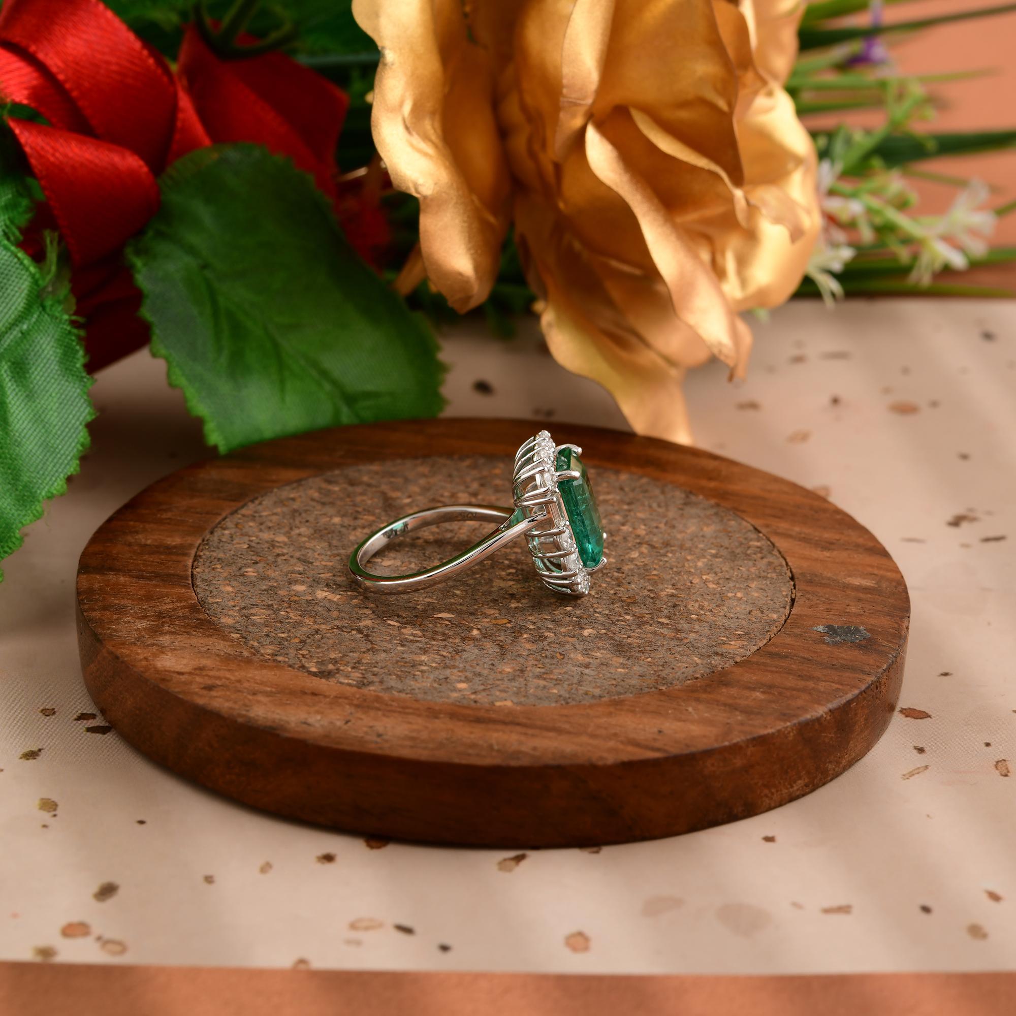 En vente :  3.34ct Octagon Emerald 0.80cts SI/HI Diamond Halo Engagement Ring 18k White Gold 9