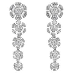 Boucles d'oreilles fleur pendantes en or blanc 18K avec diamants baguettes et ronds de 3,35 carats 