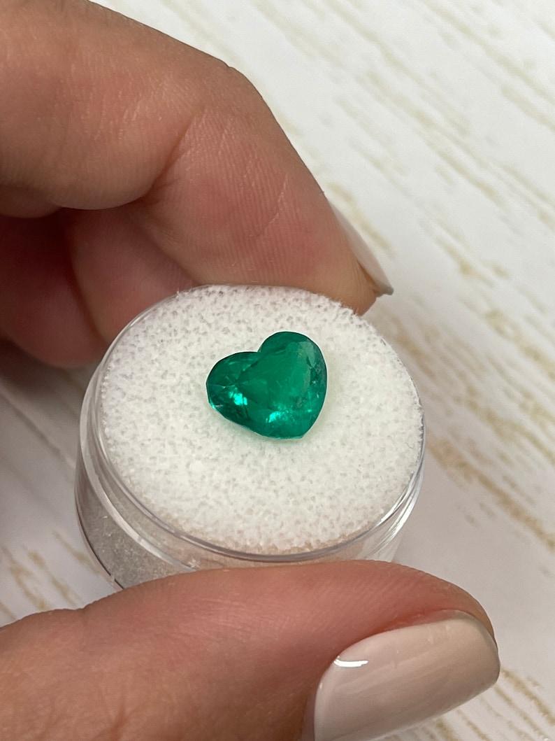 3.35 Carat Certified Heart-Cut Colombian Emerald  Vivid Muzo Green Loose Gem In New Condition For Sale In Jupiter, FL