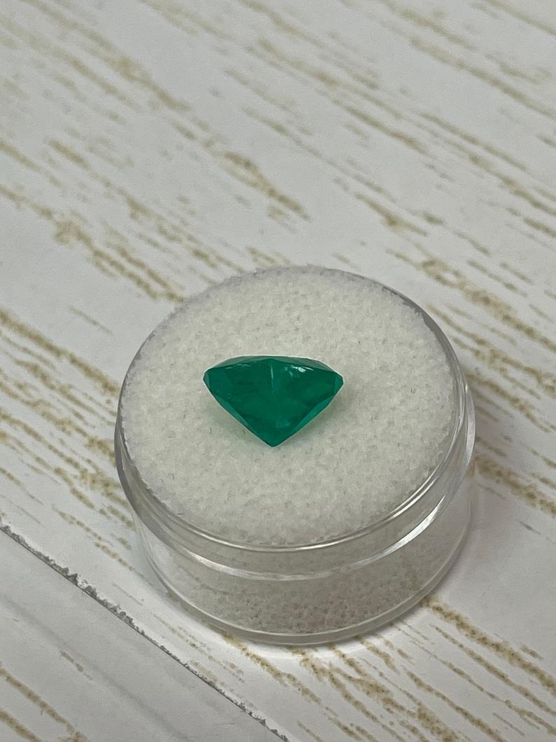 Women's 3.35 Carat Certified Heart-Cut Colombian Emerald  Vivid Muzo Green Loose Gem For Sale
