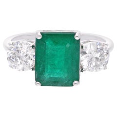 Anillo de gema esmeralda de 3,35 quilates Diamante SI/H de 1,42 quilates Oro blanco de 18 quilates