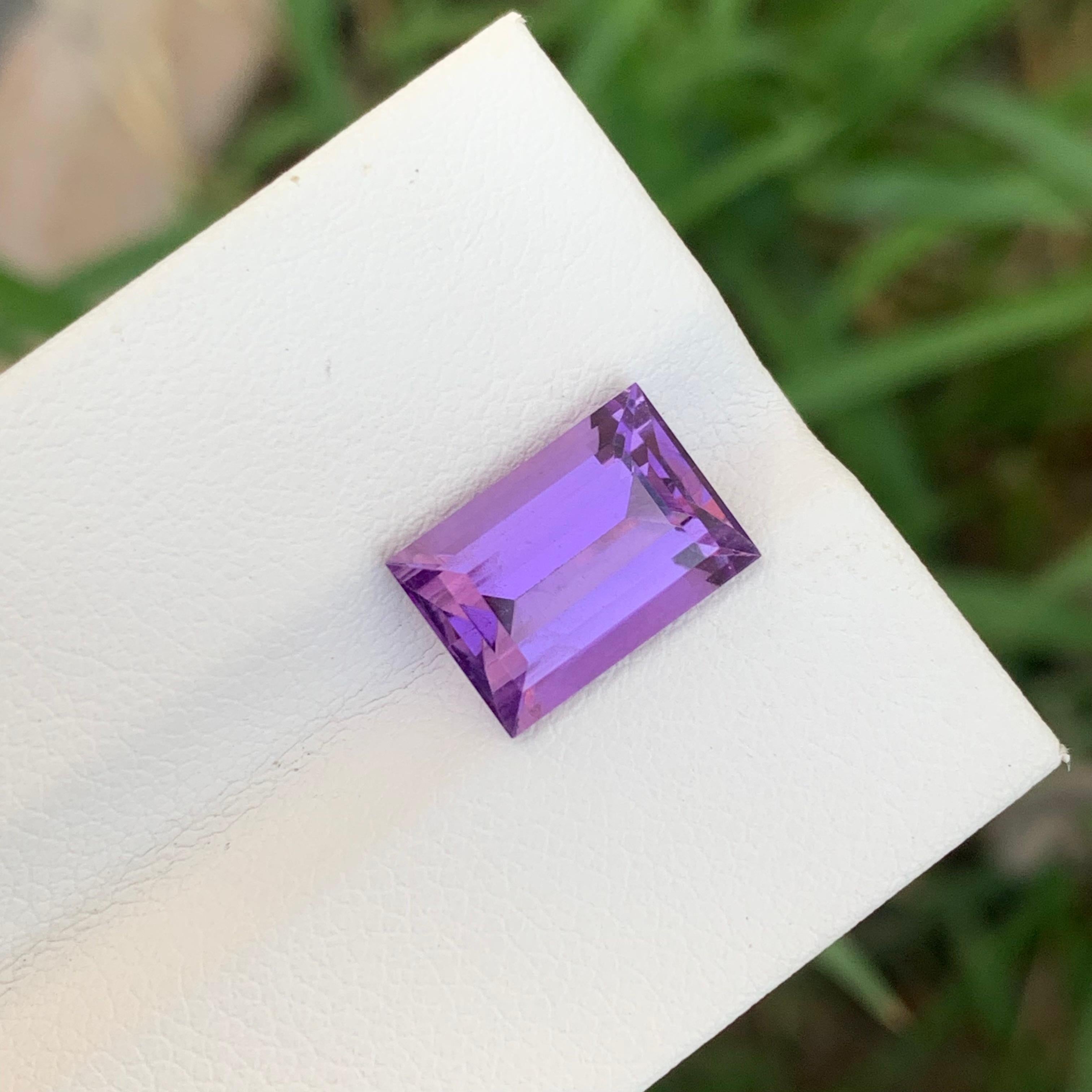 Amatista suelta
Peso: 3,35 quilates
Dimensión: 11,2 x 7,8 x 5,3 Mm
Color: Morado
Origen: Brasil
Tratamiento: No
Certificado: A petición
Forma: Baguette 

La amatista, una impresionante variedad de cuarzo conocida por su hipnotizadora tonalidad