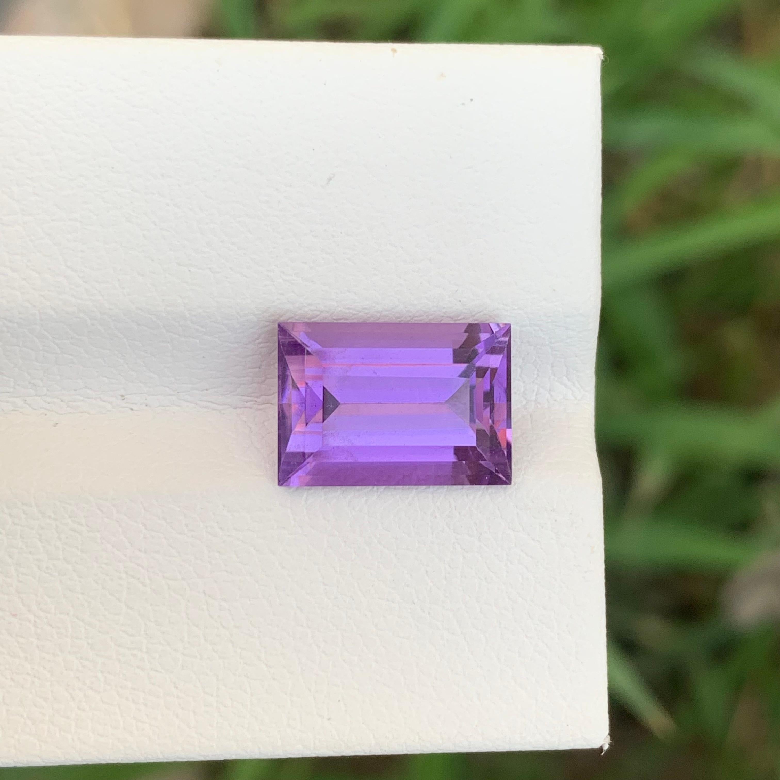 Gema suelta de amatista natural de 3,35 quilates en forma de baguette procedente de una mina de Brasil Artes y manualidades en venta