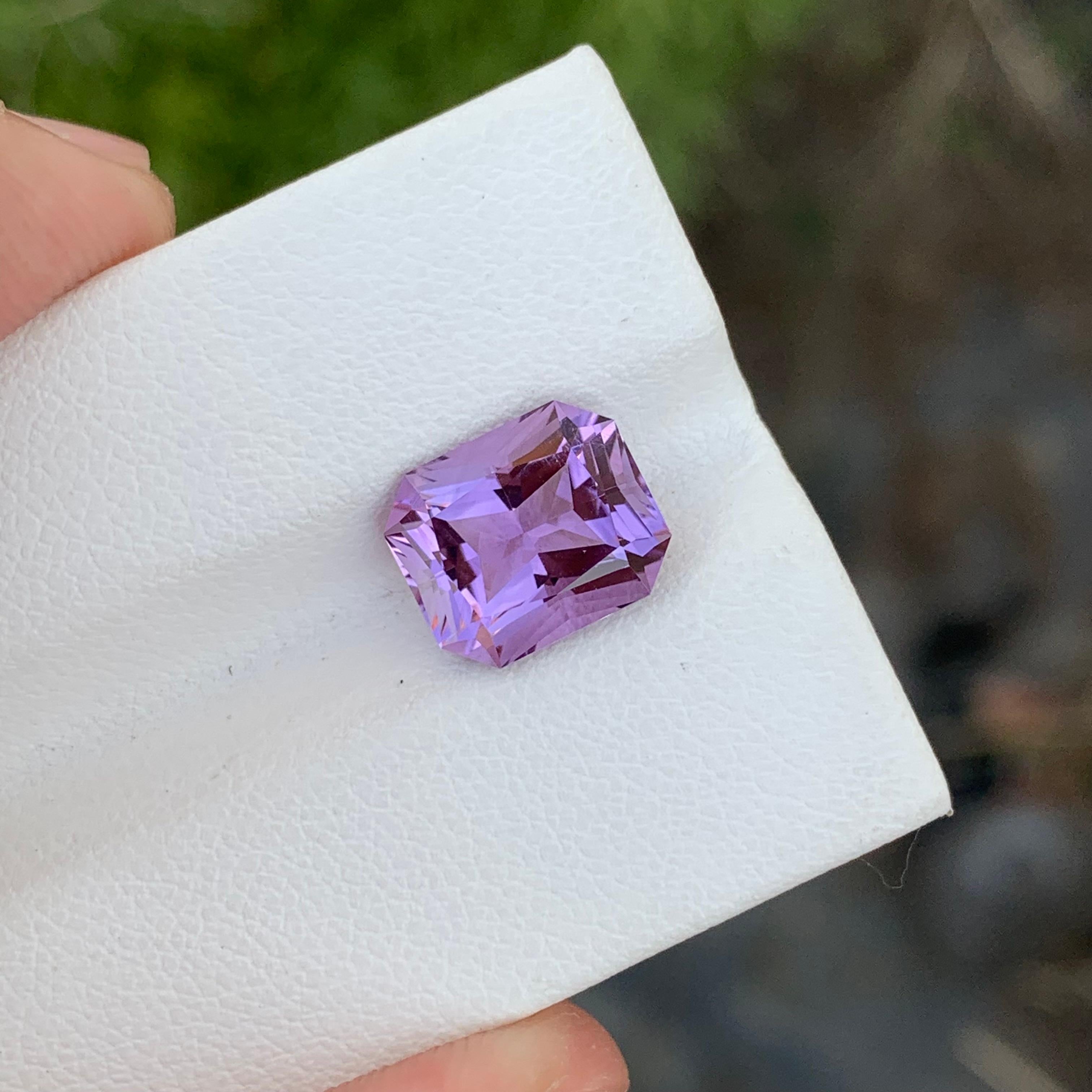 3.35 Carat Natural Loose Amethyst Emerald Shape Gem For Jewellery Making  In New Condition For Sale In Peshawar, PK