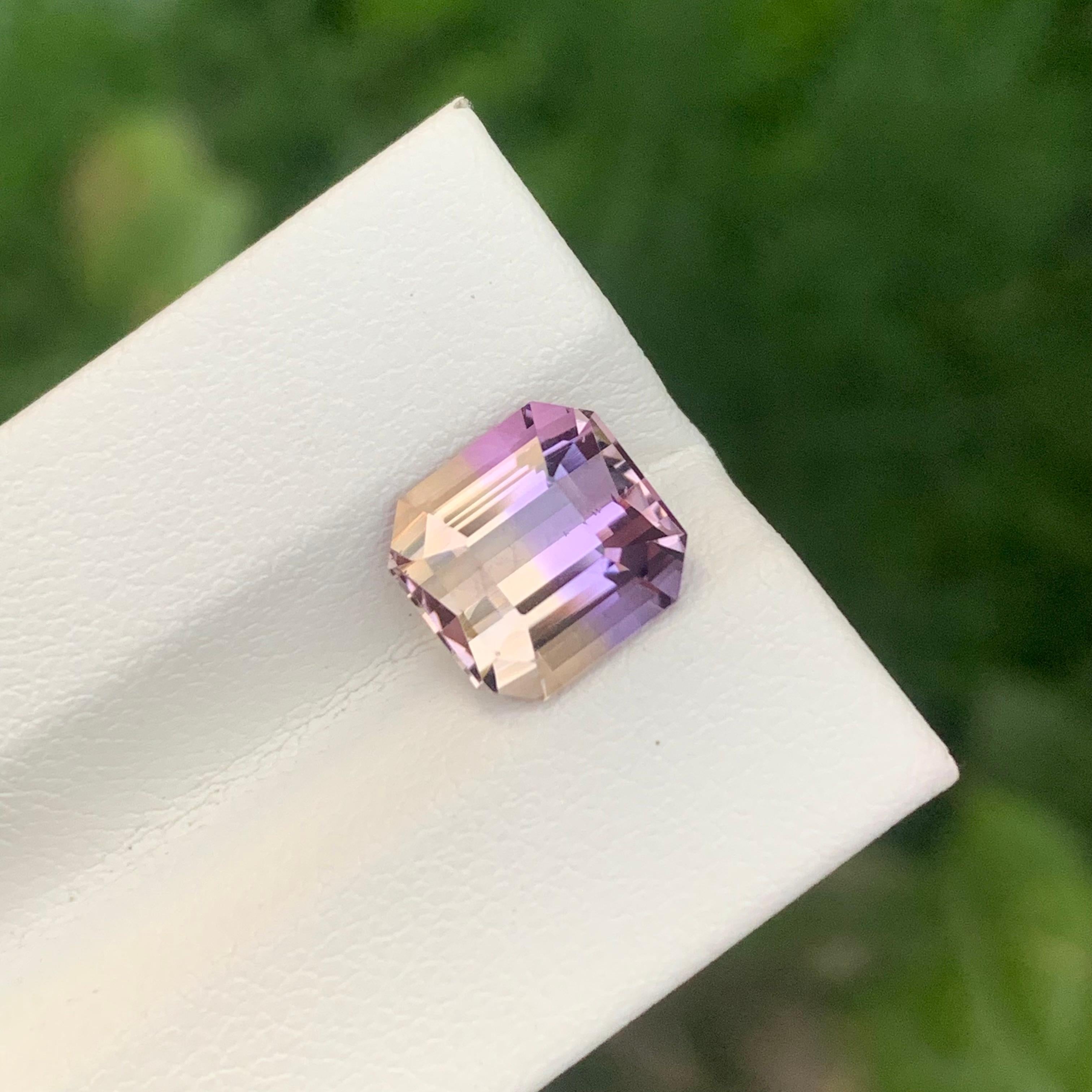Facettierter Ametrin

Gewicht: 3,35 Karat
Abmessung; 9 x 8.6 x 6.6 Mm
Herkunft: Brasilien
Farbe: Lila & Gelb
Die Form: Kissen 
Behandlung: Nicht
Bescheinigung: Auf Anfrage
.
Der Ametrin ist ein einzigartiger und fesselnder Edelstein, der eine