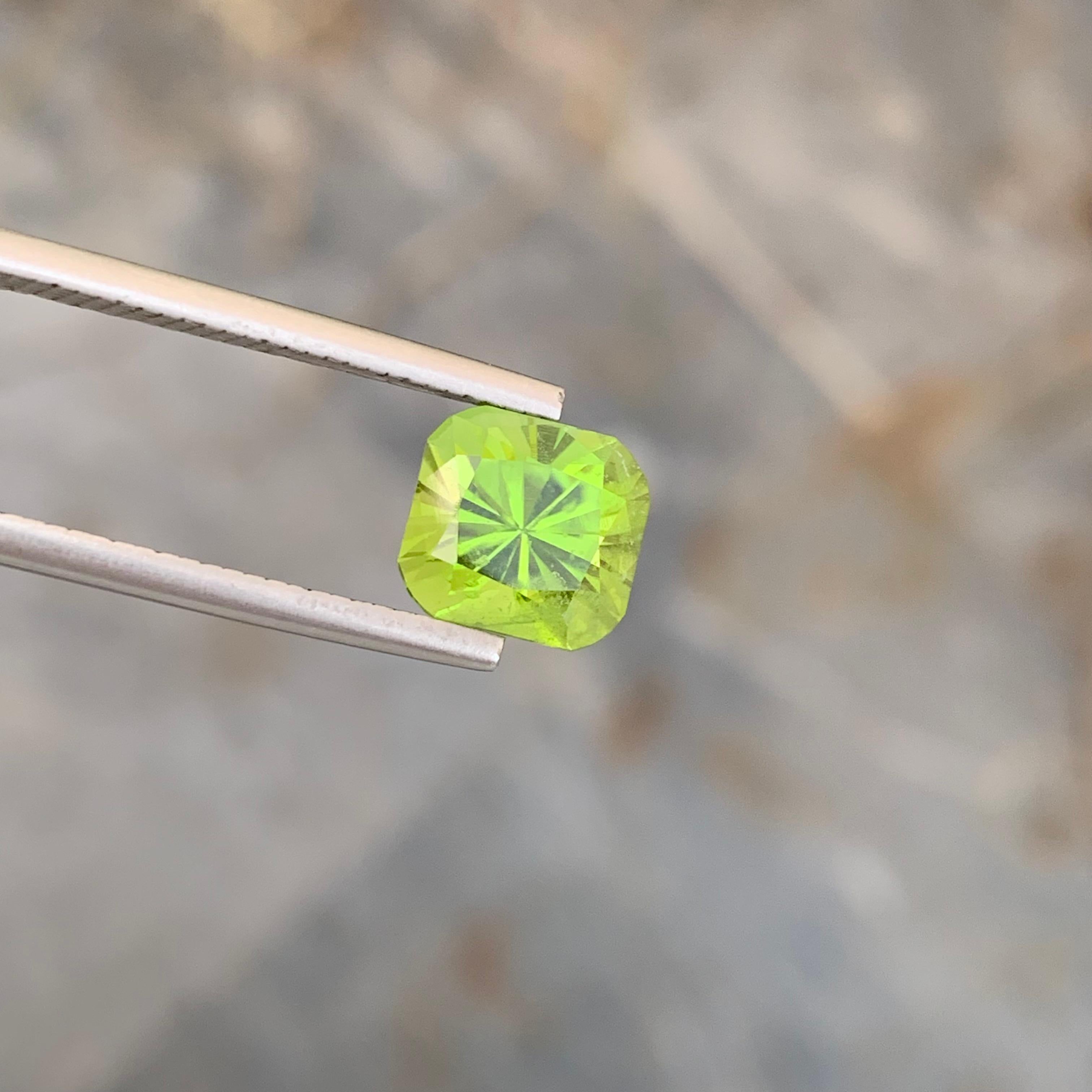 3.35 Karat natürlicher loser Apfelgrüner Peridot in quadratischer Form für Schmuck im Angebot 5