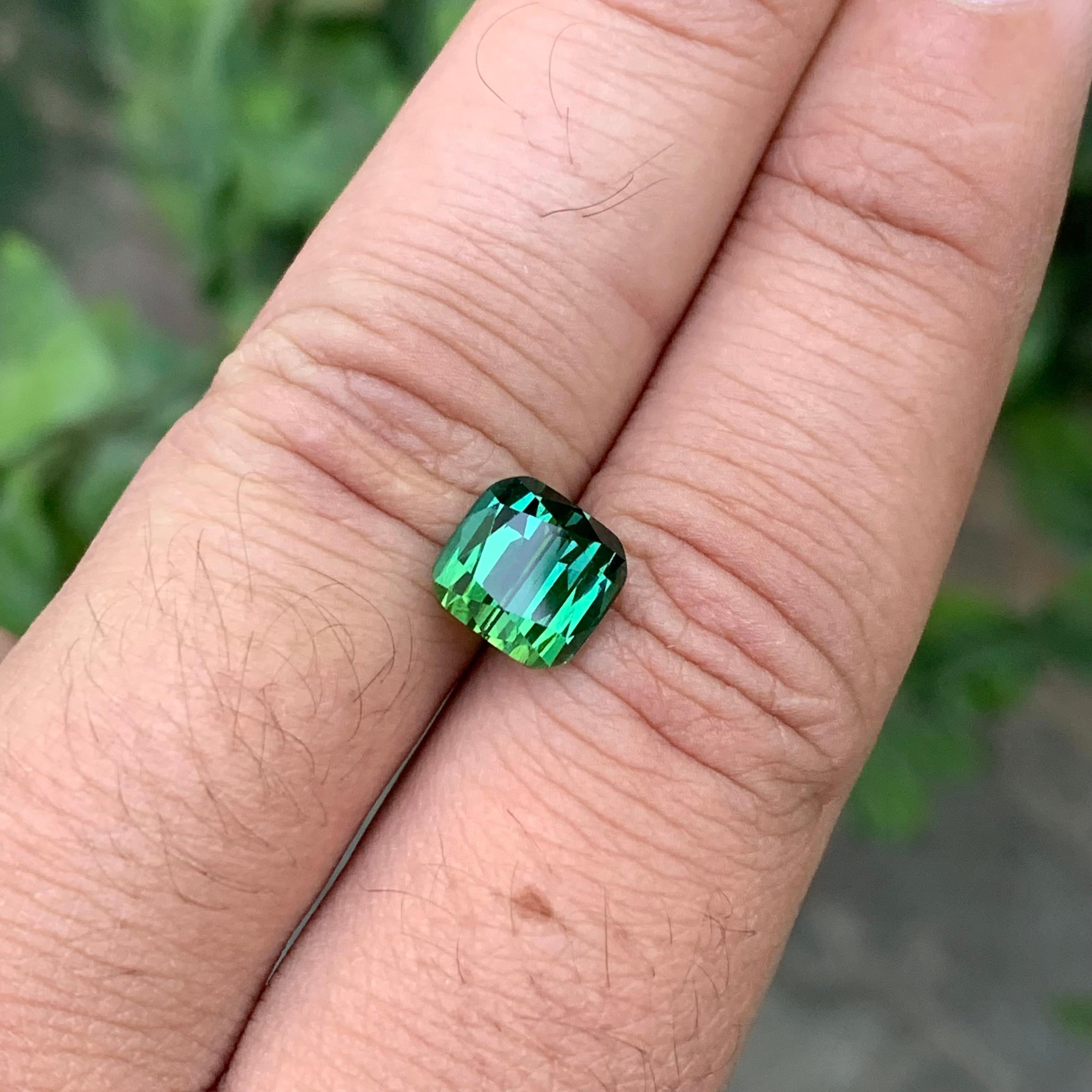 Gema natural suelta de turmalina verde azul de 3.35 quilates en forma de cojín en venta 8