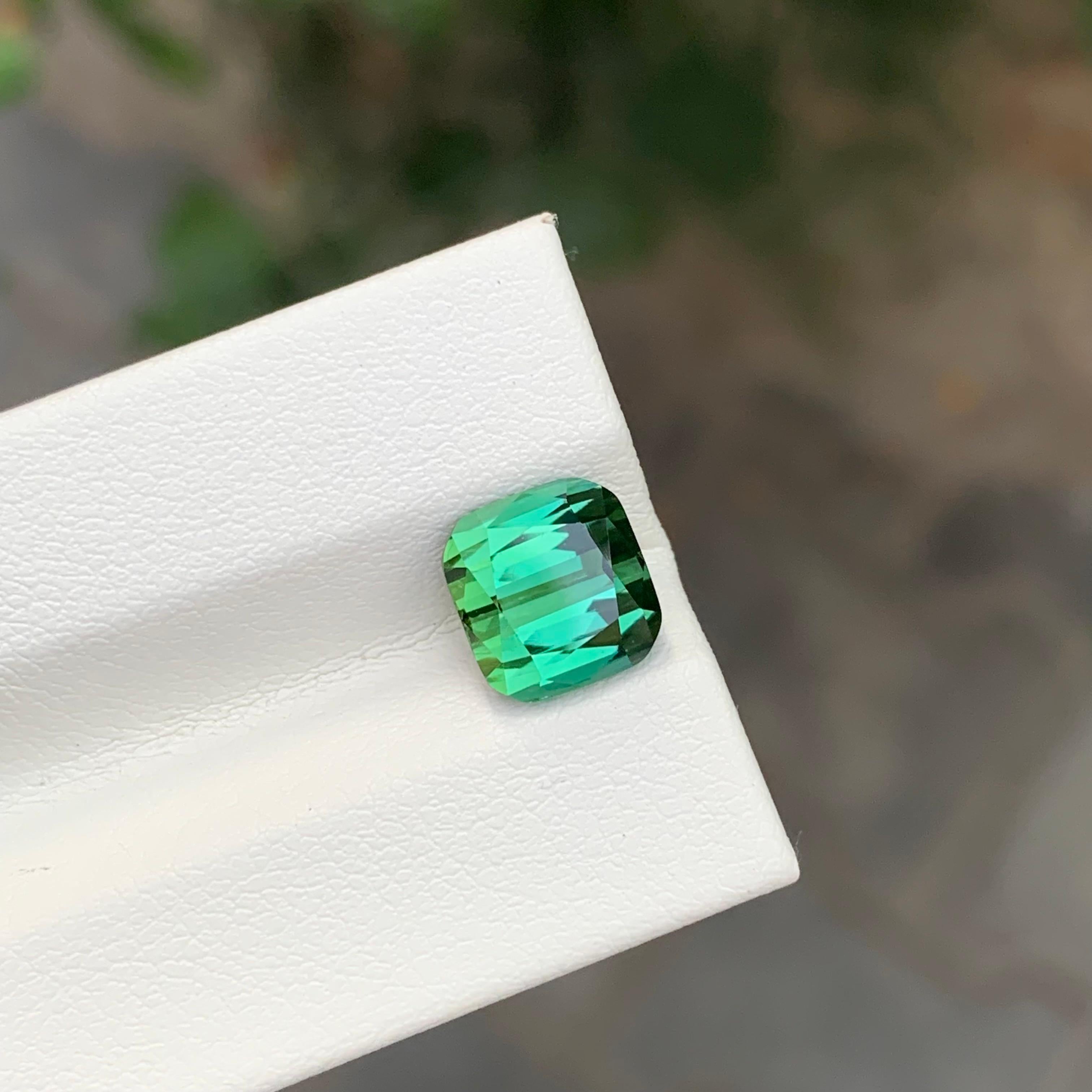 Gema natural suelta de turmalina verde azul de 3.35 quilates en forma de cojín en Nuevo estado para la venta en Peshawar, PK