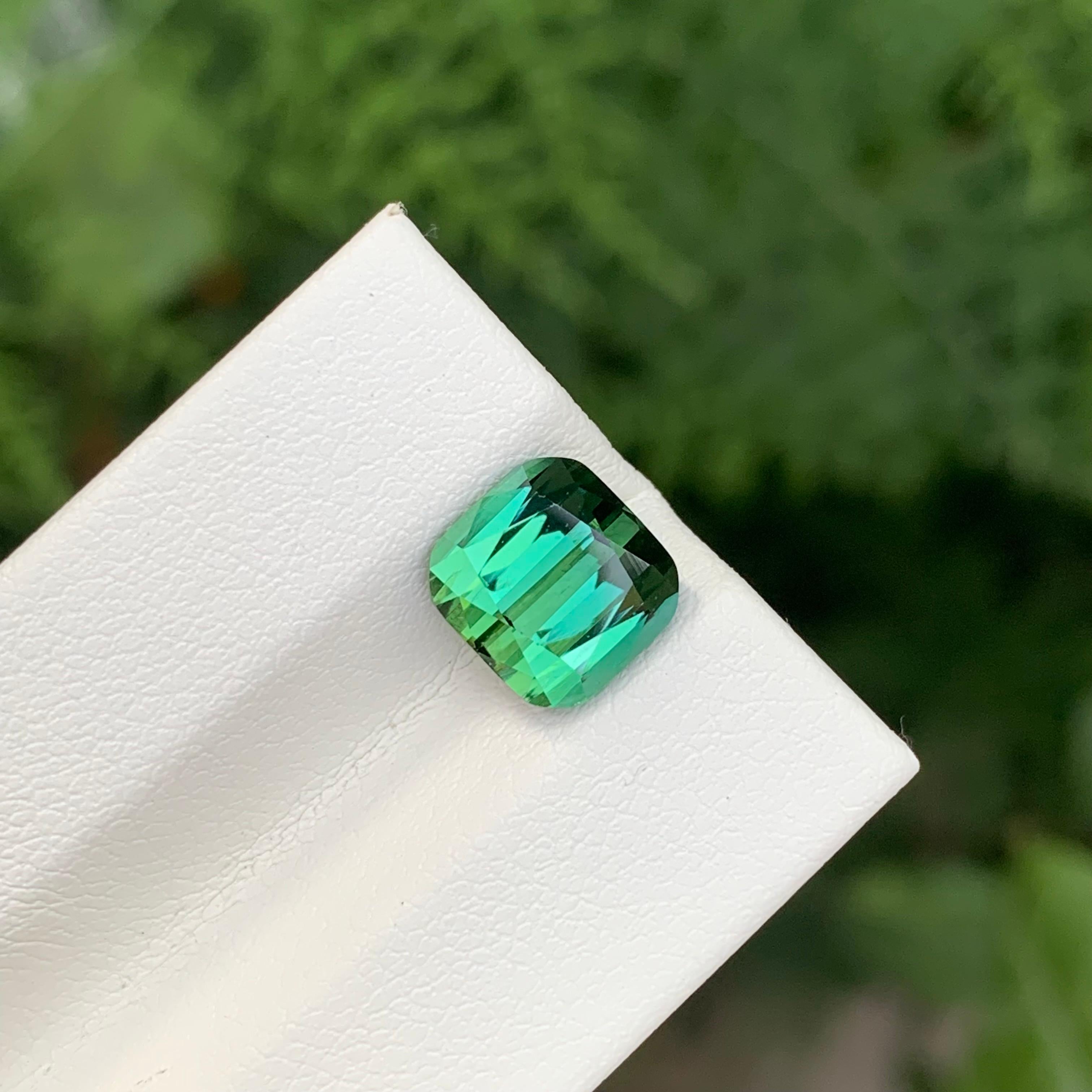 Gema natural suelta de turmalina verde azul de 3.35 quilates en forma de cojín en venta 1