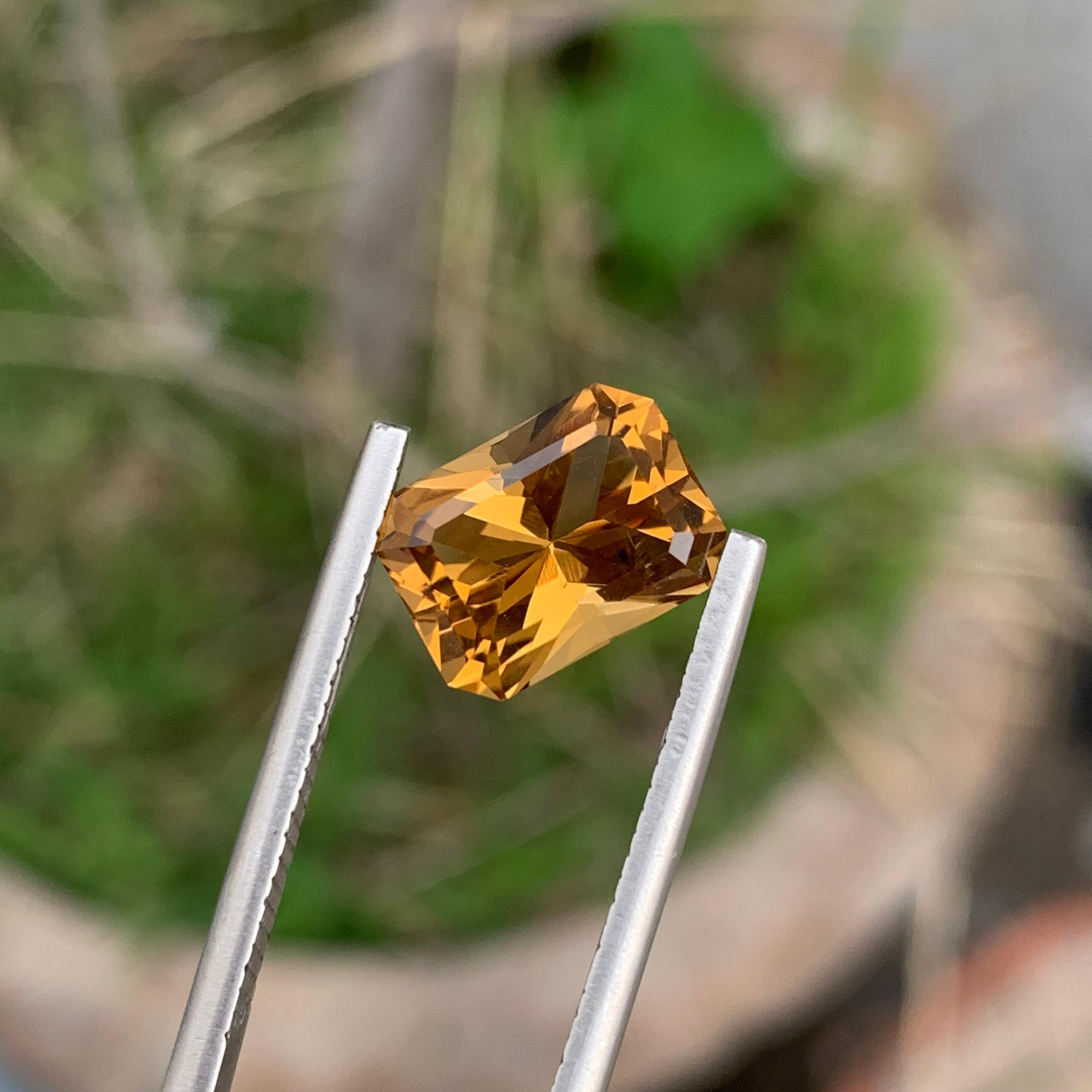 Emerald Cut 3.35 Carat Natural Loose Citrine Scissor Cut Gemstone For Jewellery For Sale