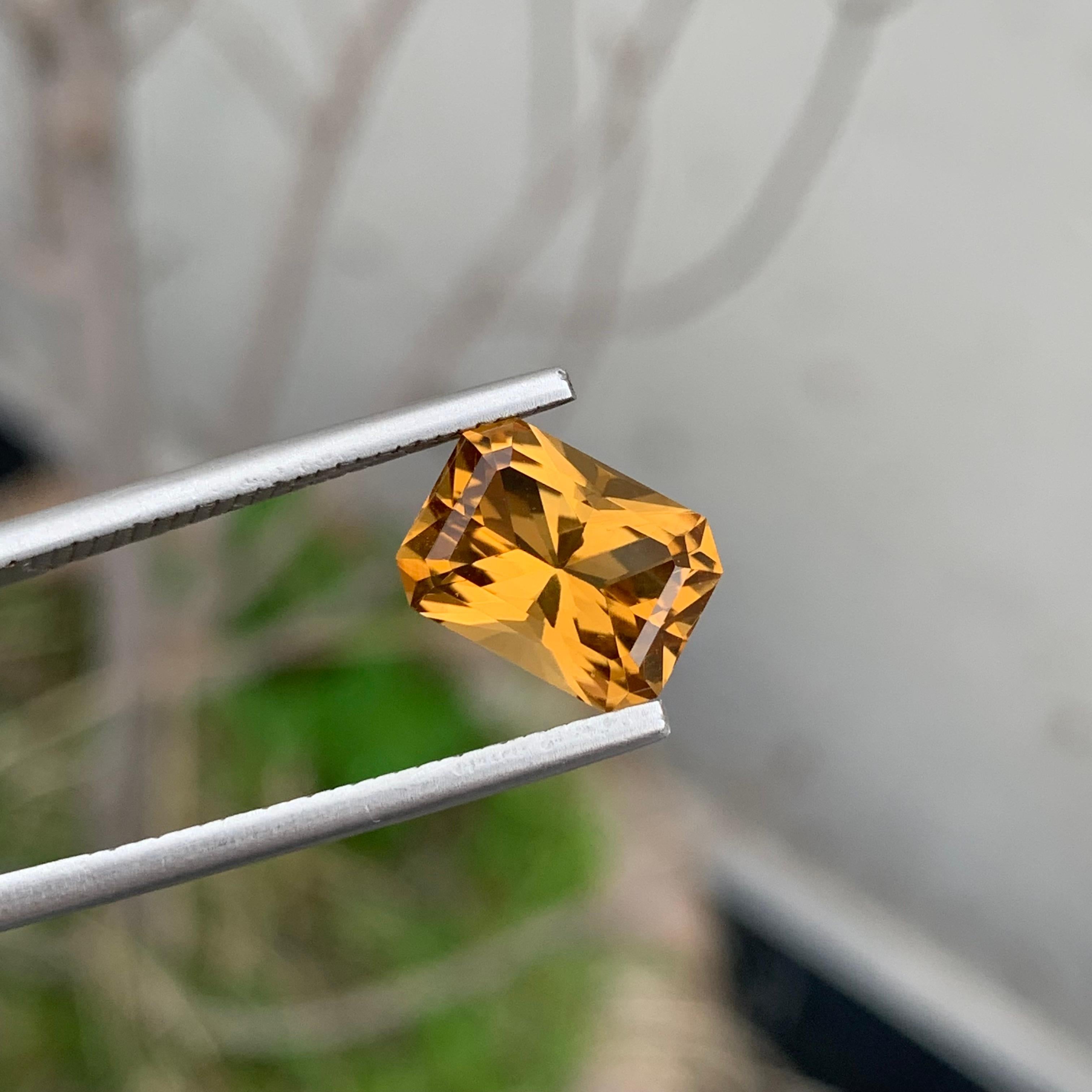 Women's or Men's 3.35 Carat Natural Loose Citrine Scissor Cut Gemstone For Jewellery For Sale
