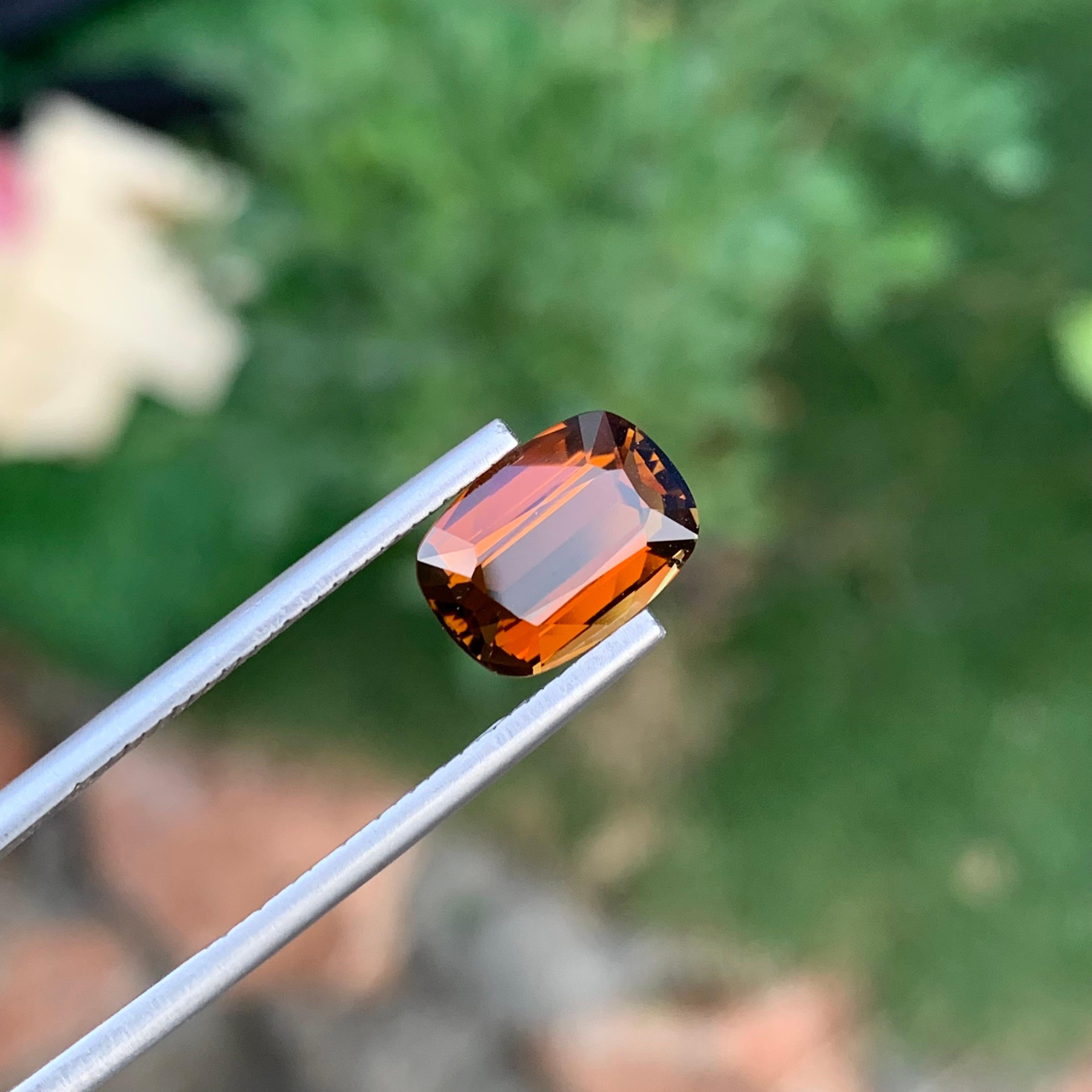 Tourmaline naturelle Dravite en forme de coussin de 3,35 carats d'Afrique Unisexe en vente