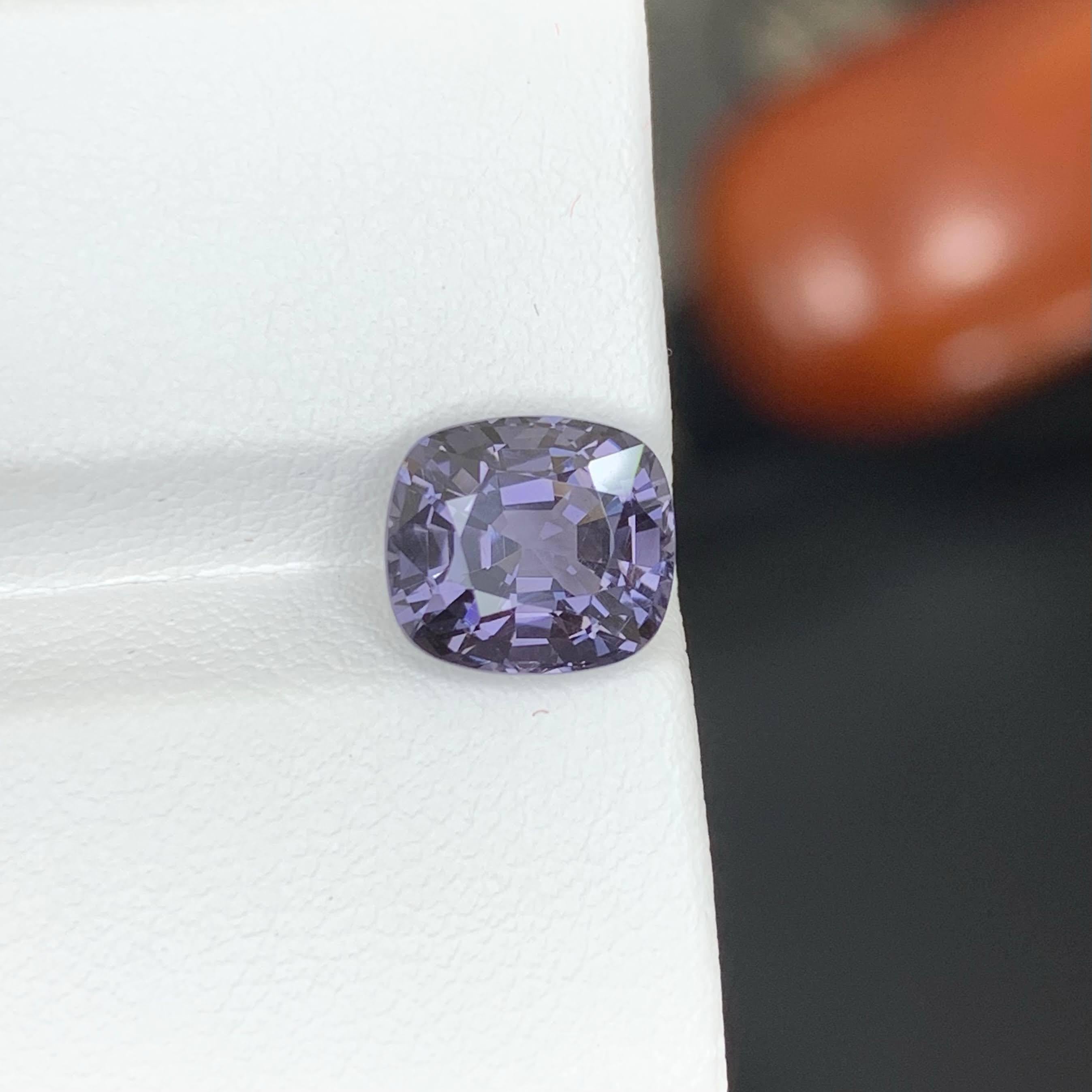 Peso 3,35 carati 
Dimensioni 9,1x8,1x5,8mm
Trattamento Nessuno 
Origine Birmana 
Clarity Loup Clean 
Forma taglio cuscino 




Questo spinello grigio naturale sfuso da 3,35 carati presenta una sofisticata tonalità grigio-argentea con una raffinata