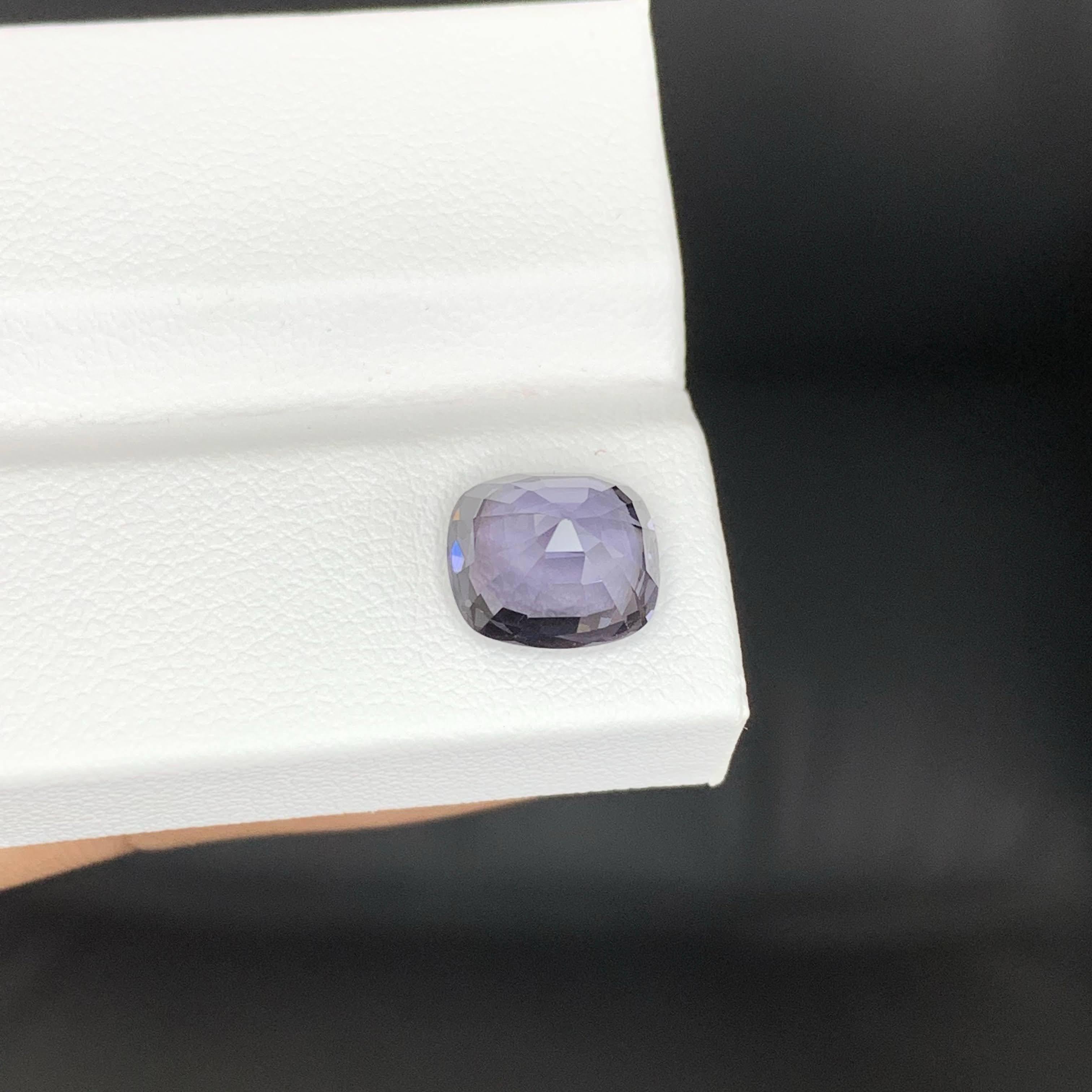 Moderno 3.35 Carati di Spinello Grigio Naturale Sciolto Pietra Gemma Burmese Taglio Cuscino in vendita