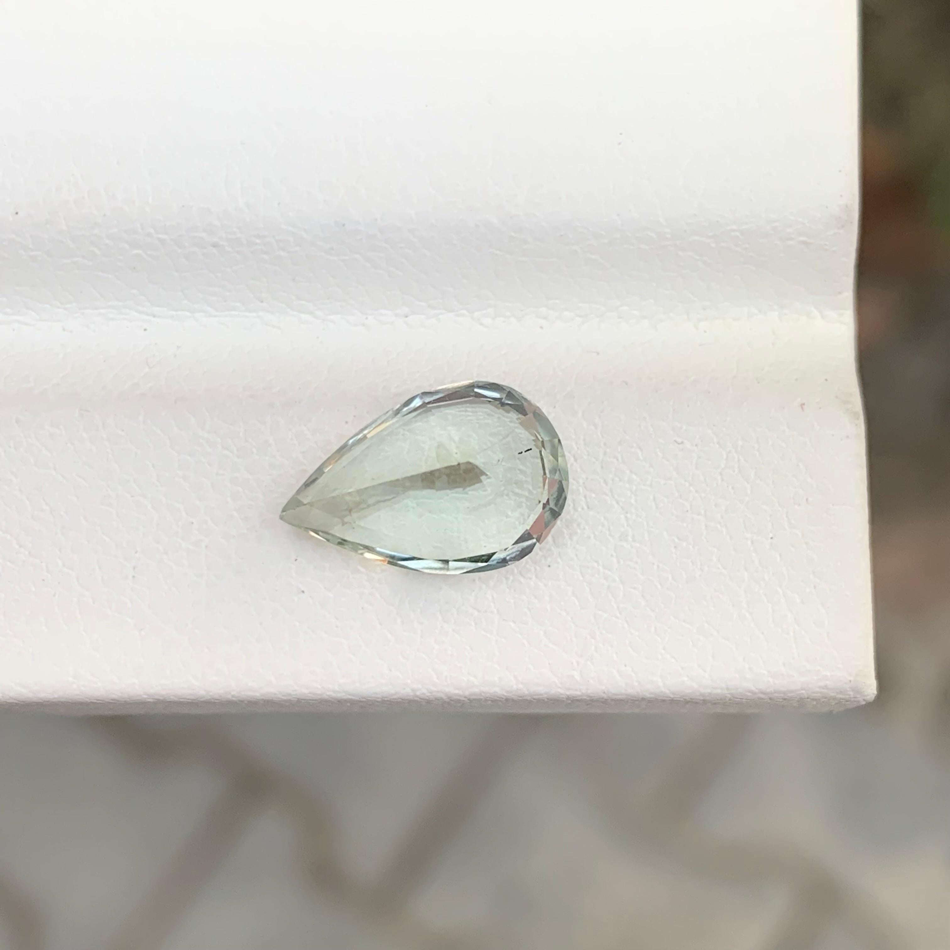 3.35 Carat Natural Loose Green Amethyst Pear Shape Gemstone (Améthyste verte en forme de poire) Unisexe en vente
