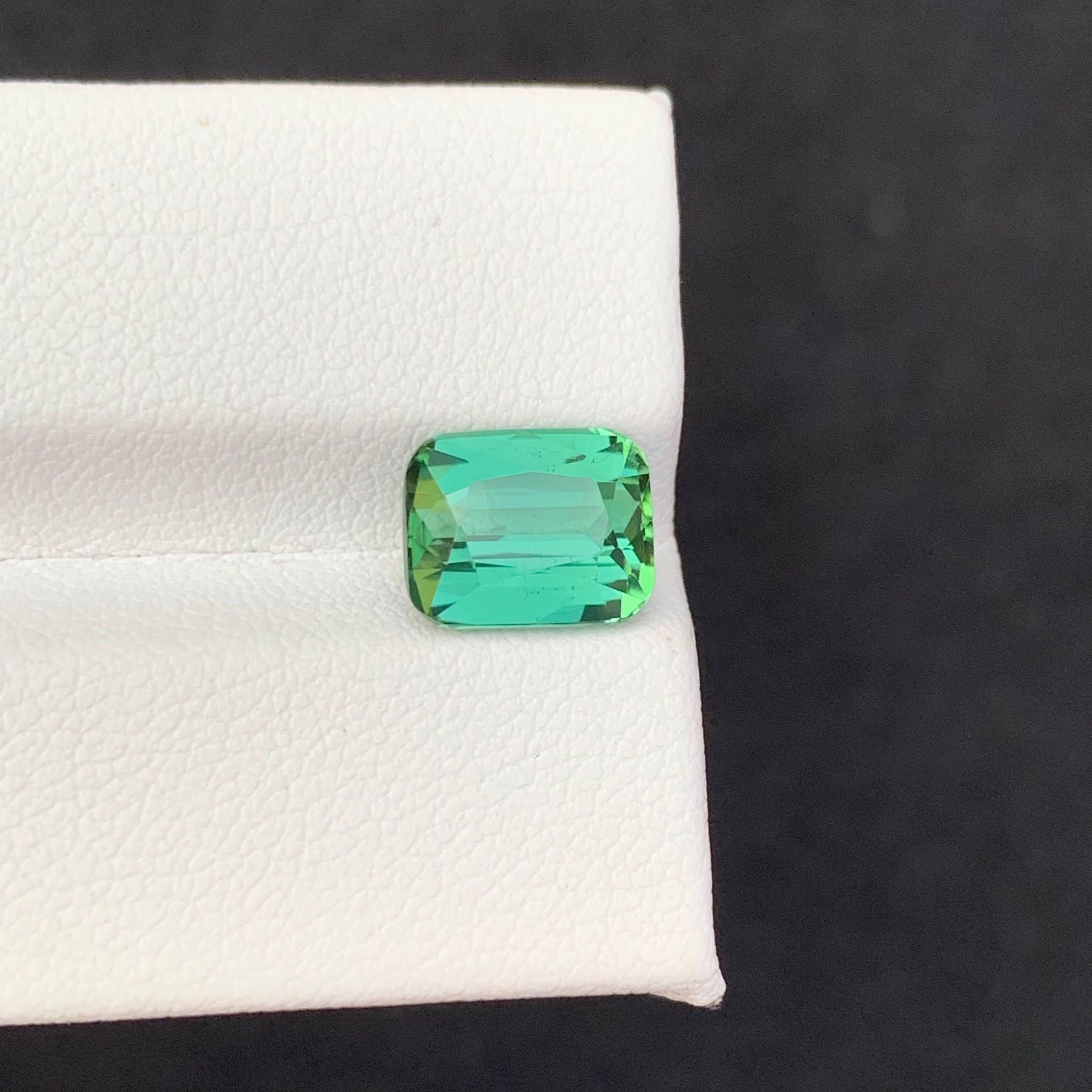 Moderne 3.35 Carat Natural Loose Mint Green Tourmaline Cushion Cut Afghan Gemstone (pierre précieuse afghane) en vente