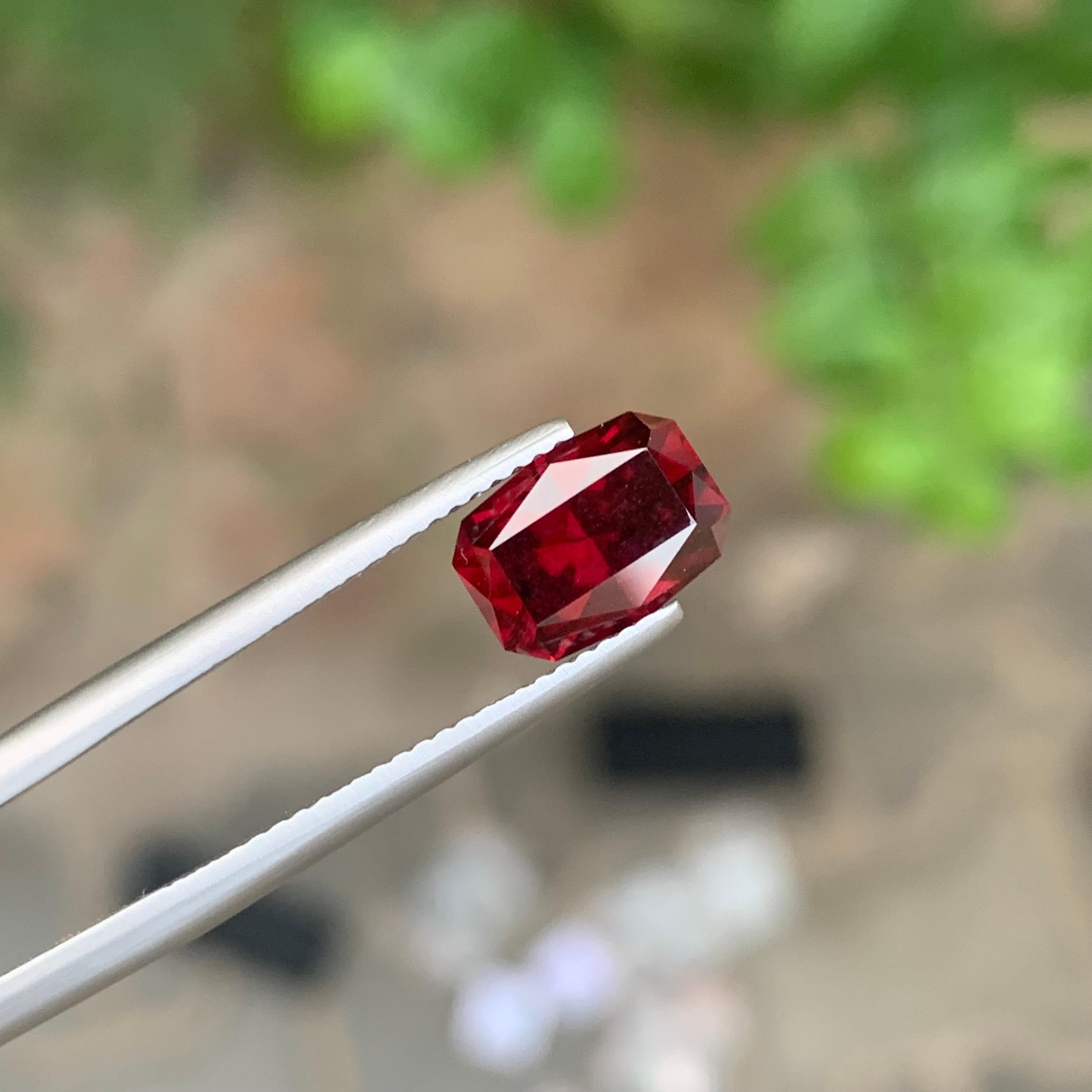 Grenat rhodolite en vrac

Poids : 3,35 carats
Dimension : 9,3 x 6,8 x 5,7 mm
Couleur : Rouge
Origine : Tanzanie
Traitement : Non
Forme : Émeraude 
Certificat : Sur demande 

Le grenat rhodolite, une pierre précieuse célèbre pour ses teintes