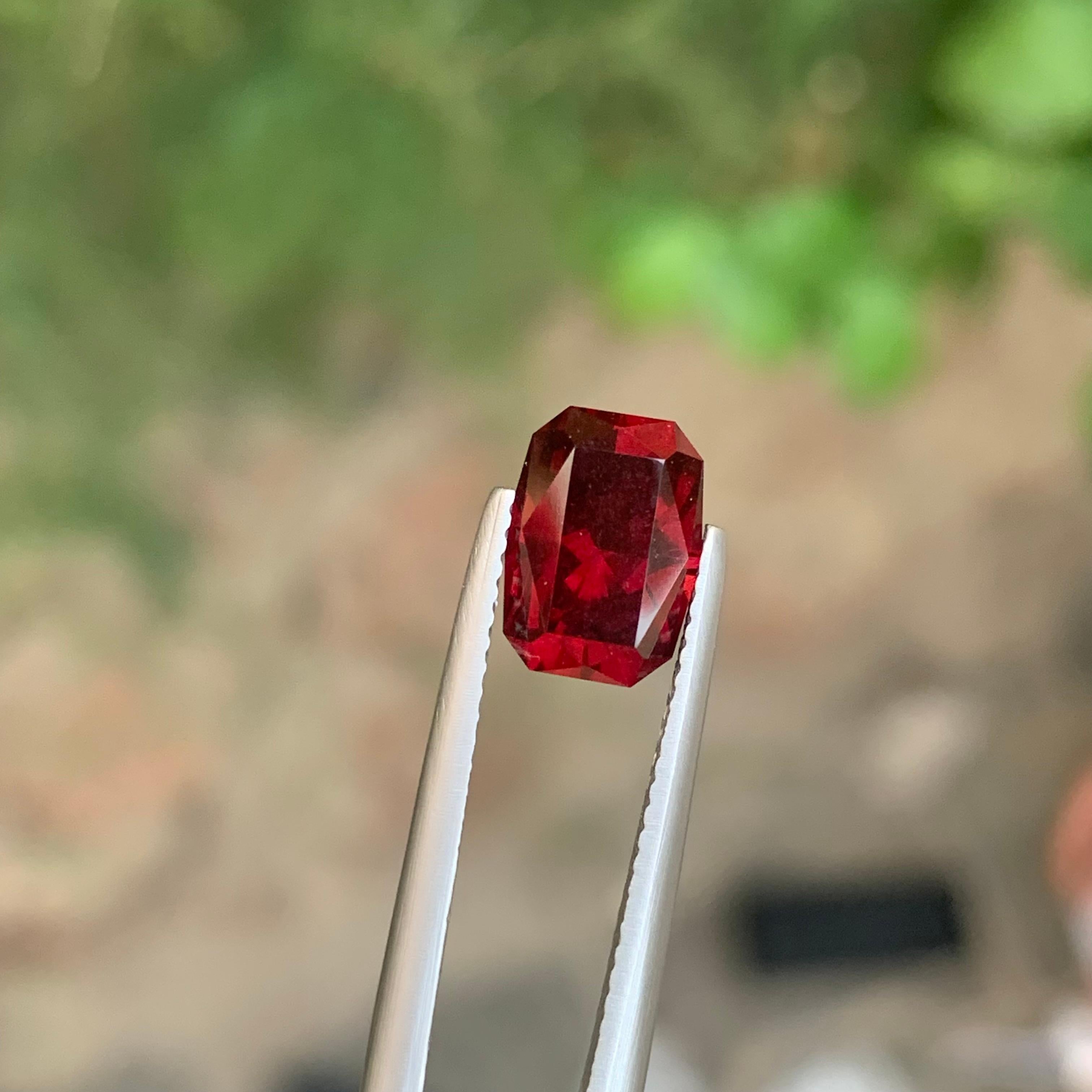 Arts and Crafts 3.35 Carat Natural Loose Rhodolite Garnet Fancy Cut Gemstone (grenat rhodolite en vrac, taille fantaisie) en vente