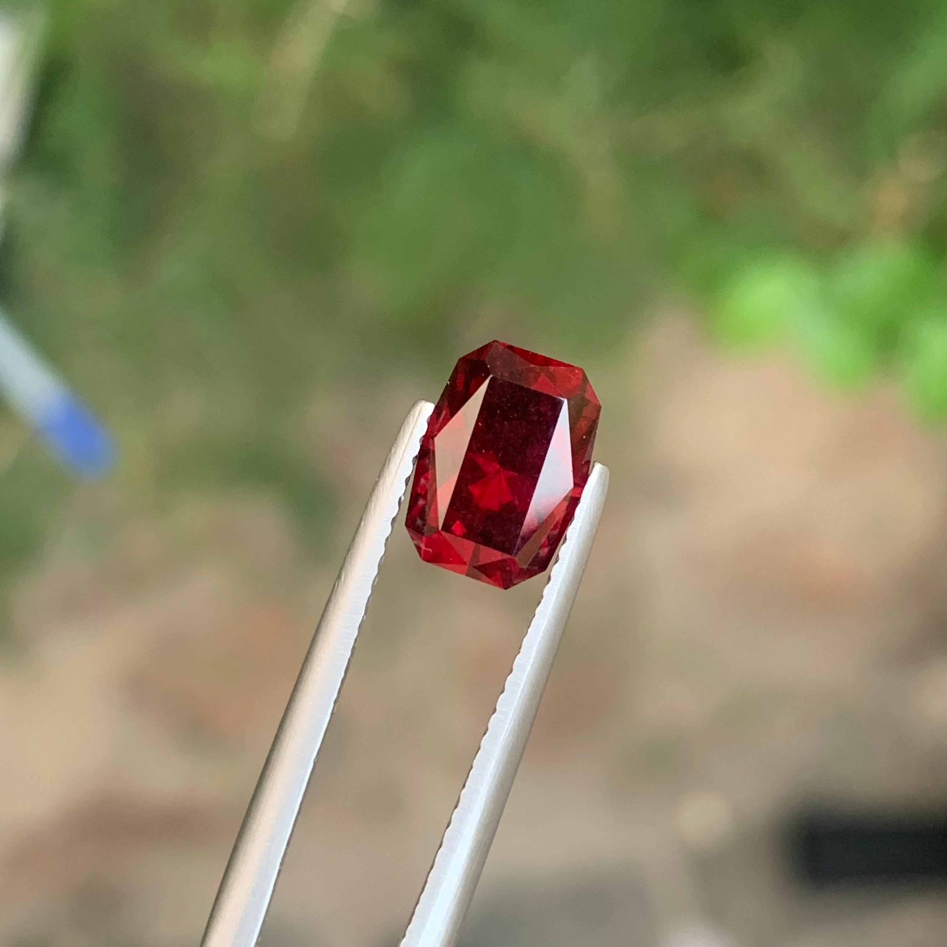 Taille émeraude 3.35 Carat Natural Loose Rhodolite Garnet Fancy Cut Gemstone (grenat rhodolite en vrac, taille fantaisie) en vente
