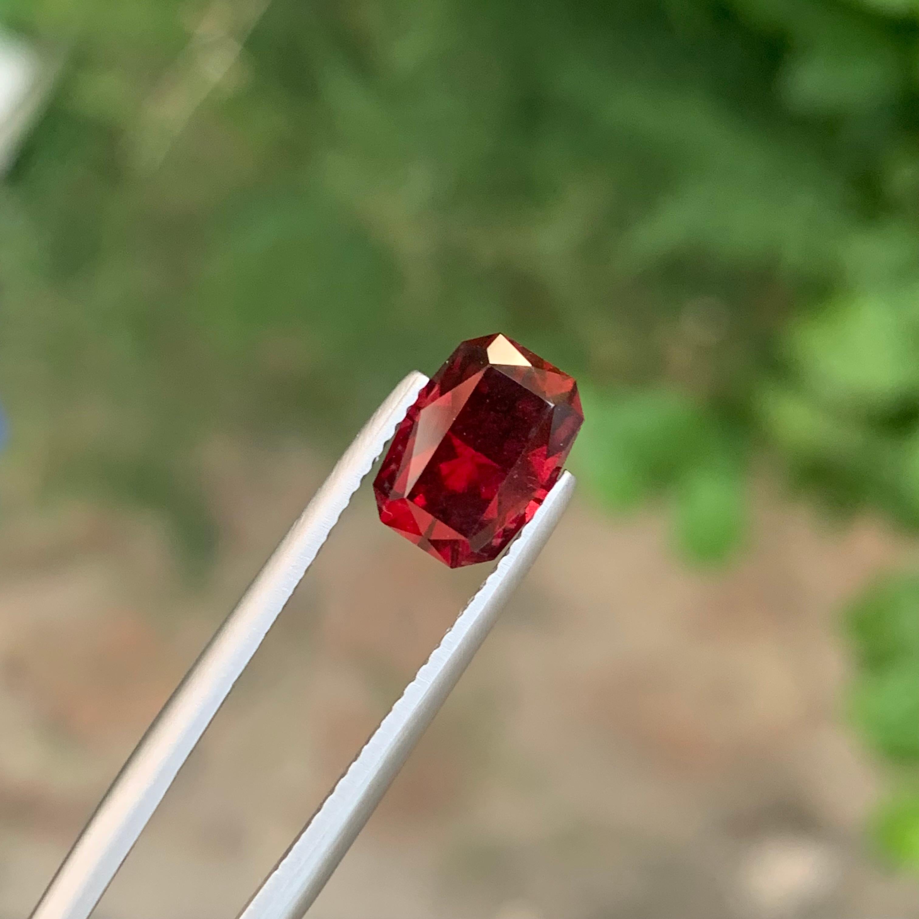 3.35 Carat Natural Loose Rhodolite Garnet Fancy Cut Gemstone (grenat rhodolite en vrac, taille fantaisie) Unisexe en vente