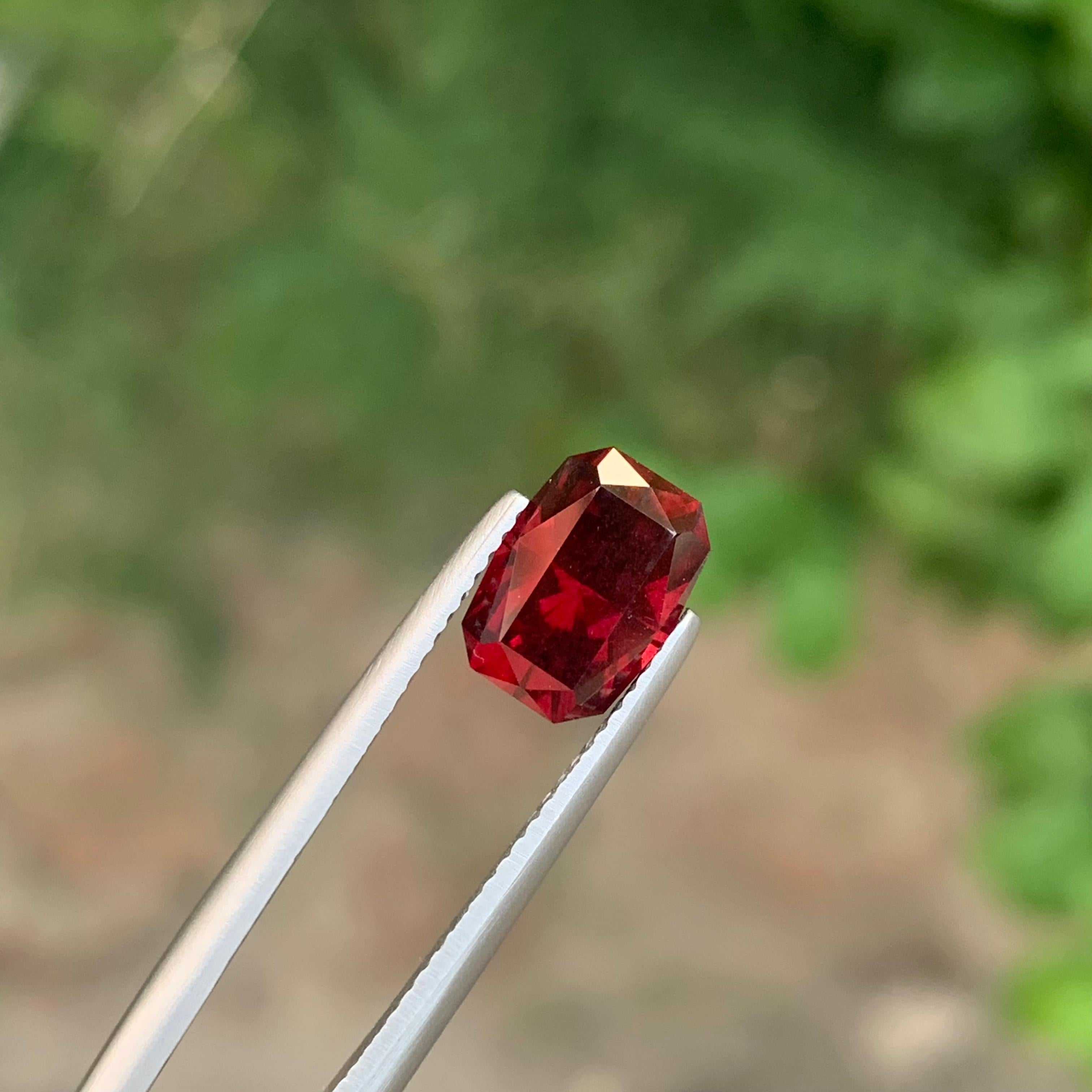 3.35 Carat Natural Loose Rhodolite Garnet Fancy Cut Gemstone (grenat rhodolite en vrac, taille fantaisie) en vente 1