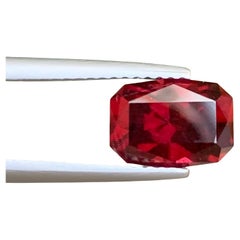 3.35 Carat Natural Loose Rhodolite Garnet Fancy Cut Gemstone (grenat rhodolite en vrac, taille fantaisie)
