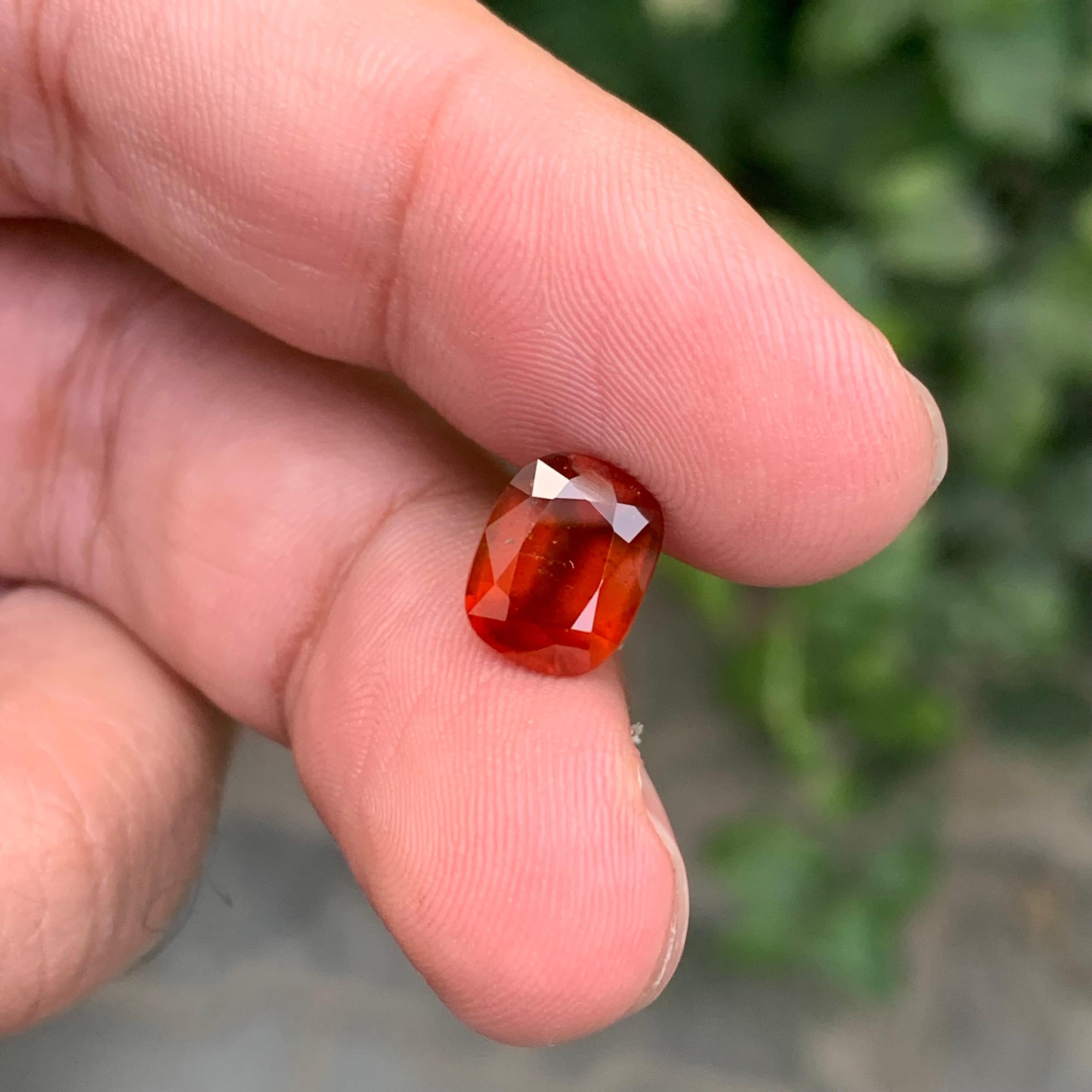 Pierre précieuse taille coussin en grenat hessonite naturelle non fumée de 3,35 carats en vente 4