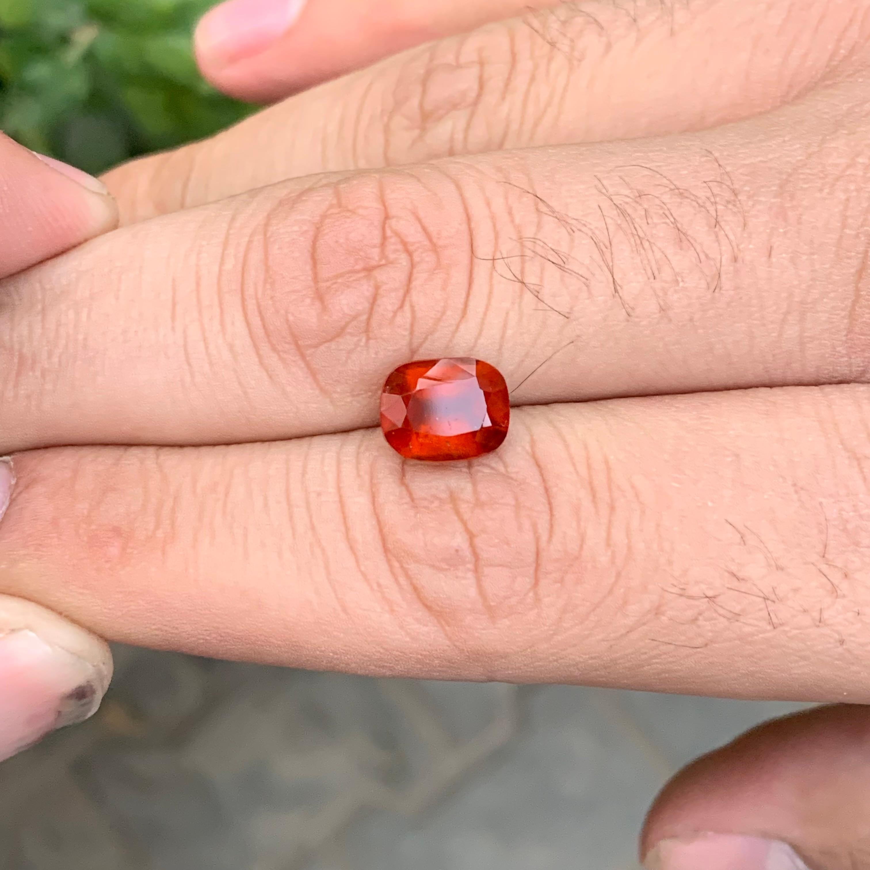 Pierre précieuse taille coussin en grenat hessonite naturelle non fumée de 3,35 carats en vente 5