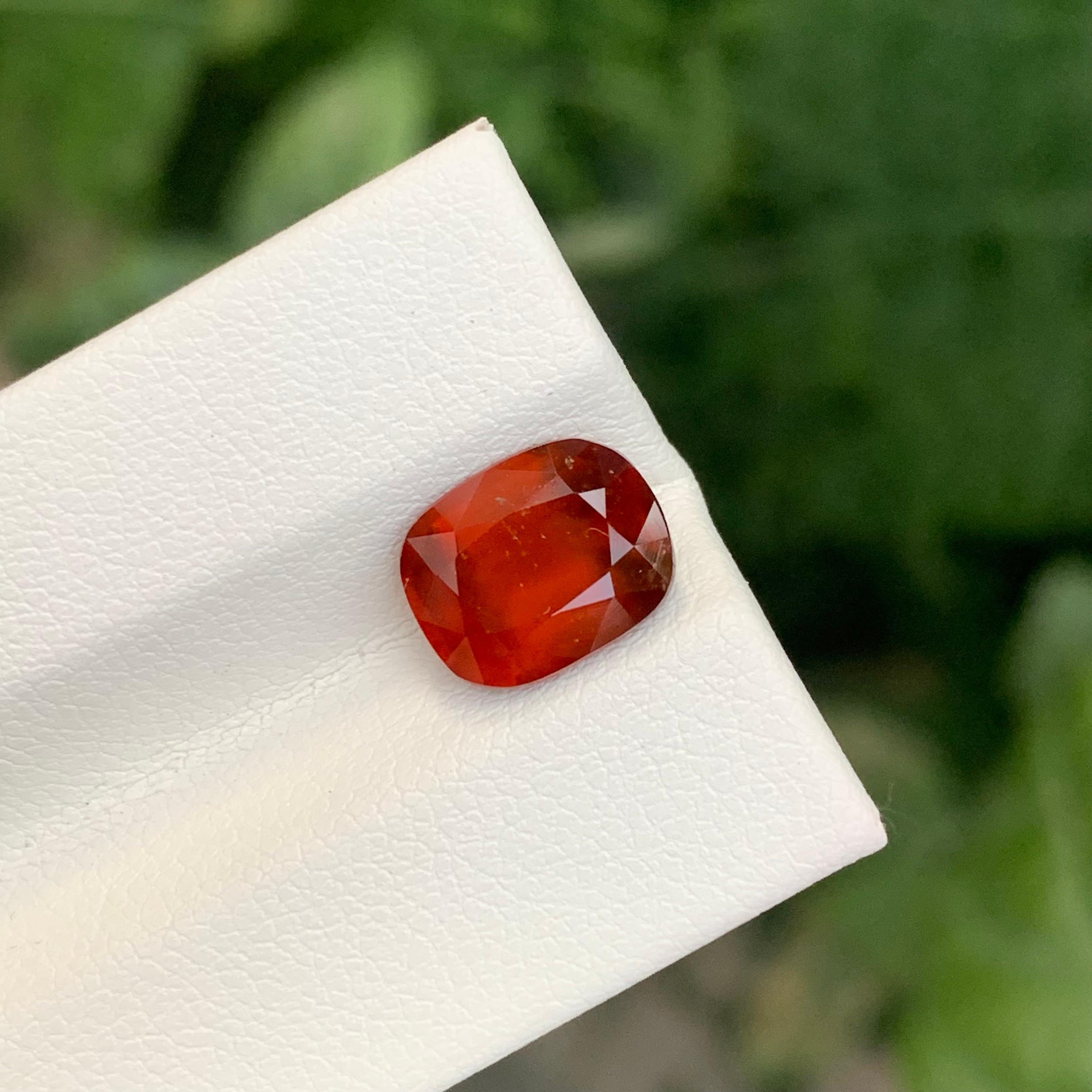 Pierre précieuse taille coussin en grenat hessonite naturelle non fumée de 3,35 carats Neuf - En vente à Peshawar, PK