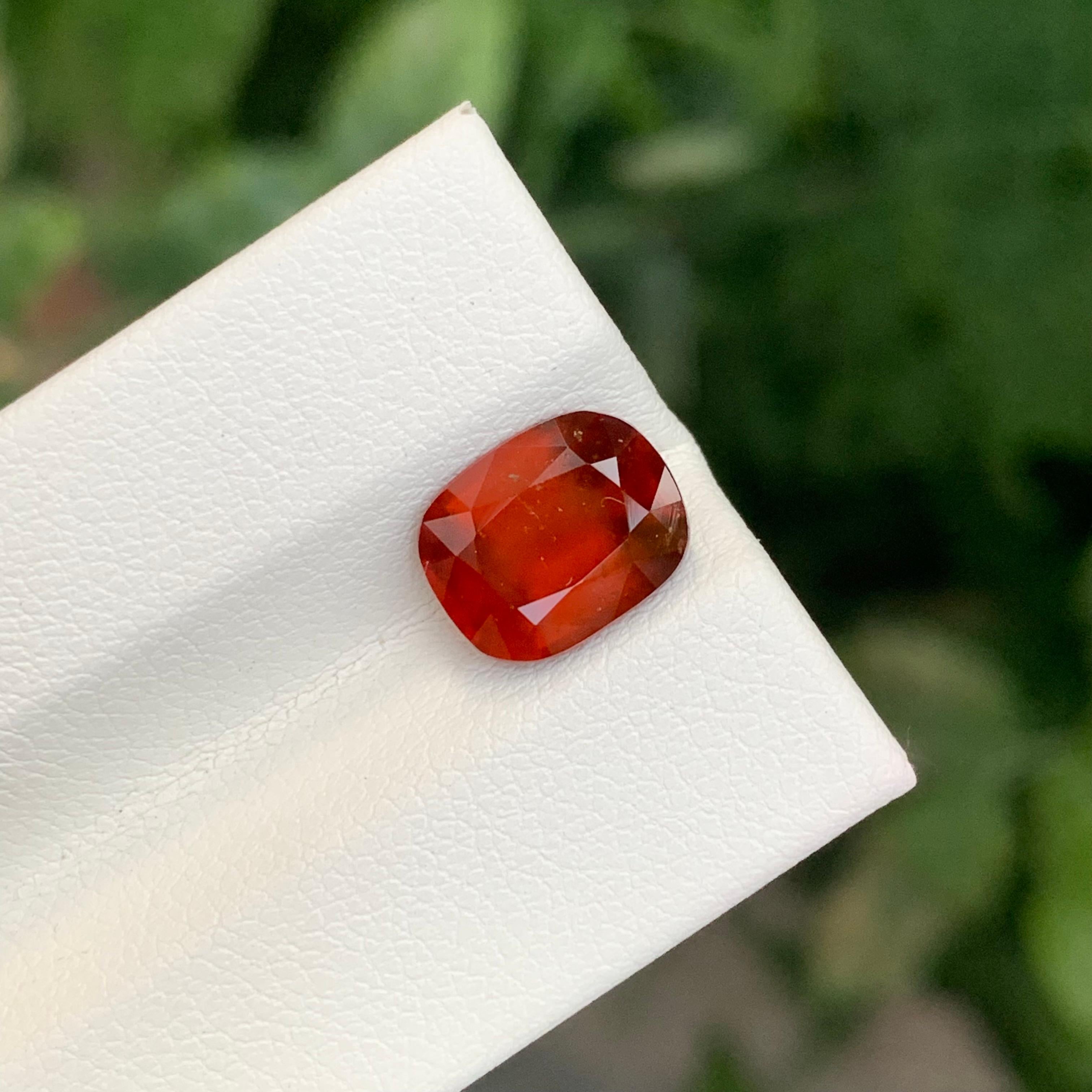 Pierre précieuse taille coussin en grenat hessonite naturelle non fumée de 3,35 carats Unisexe en vente