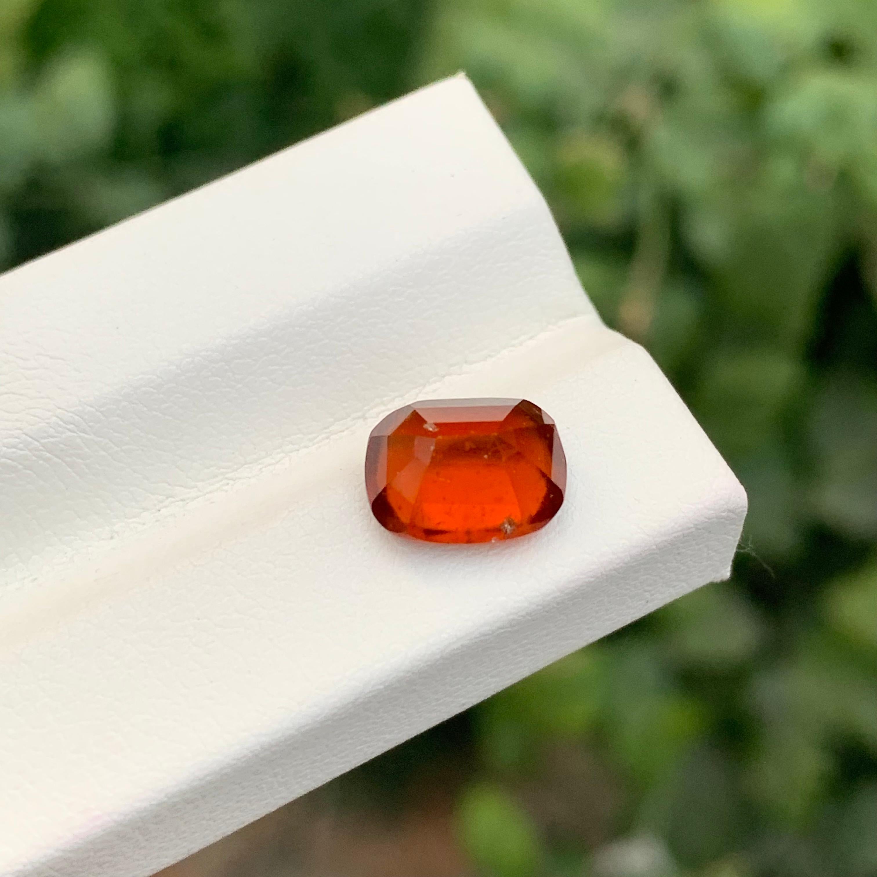 Pierre précieuse taille coussin en grenat hessonite naturelle non fumée de 3,35 carats en vente 1