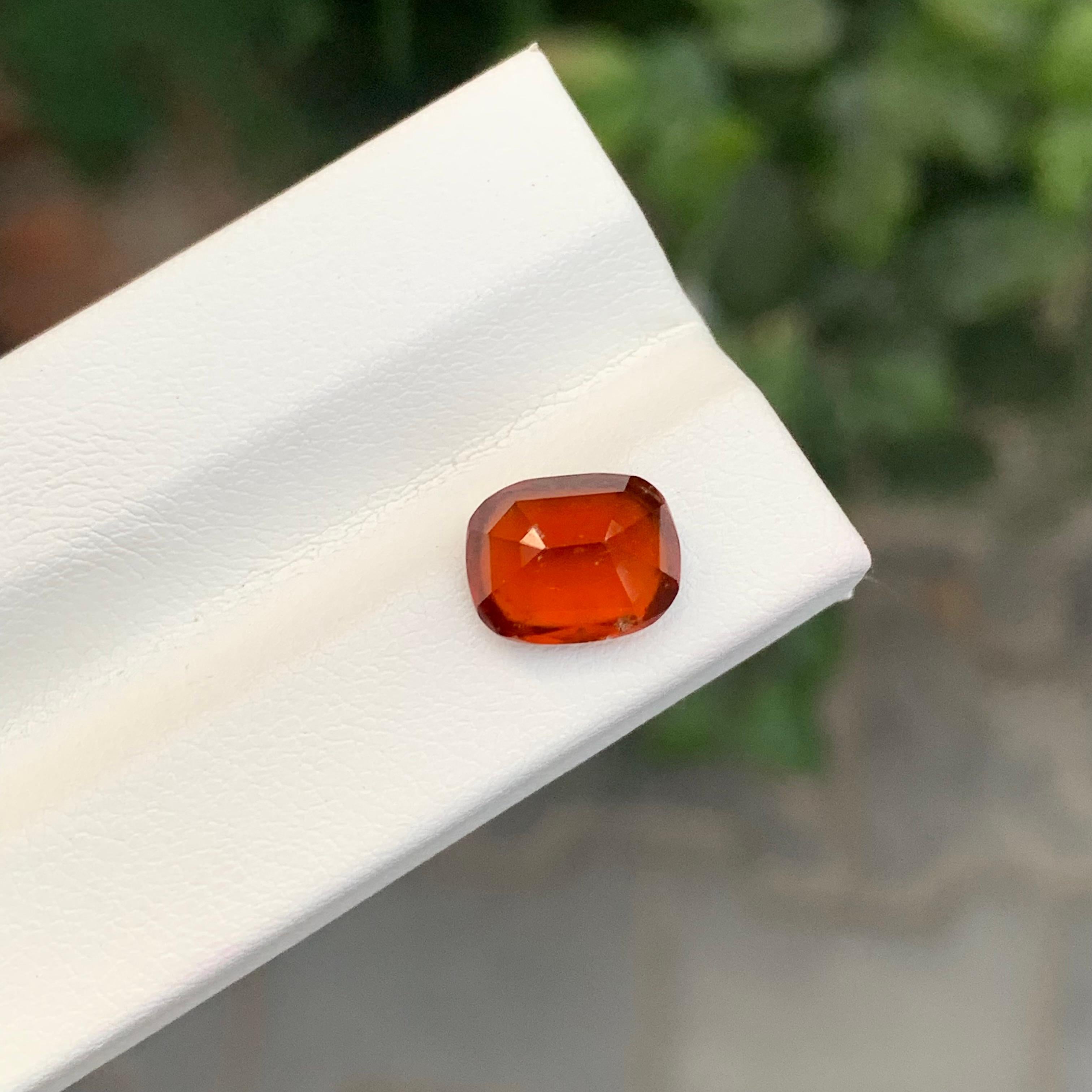 Pierre précieuse taille coussin en grenat hessonite naturelle non fumée de 3,35 carats en vente 2