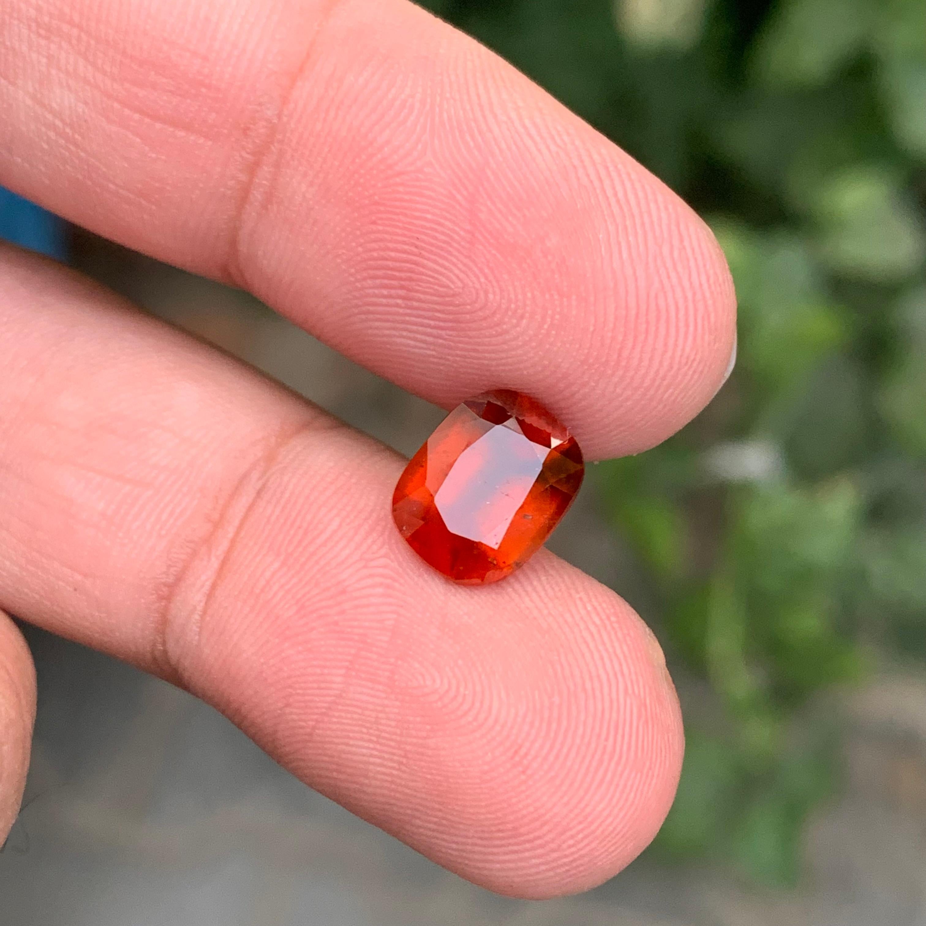 Pierre précieuse taille coussin en grenat hessonite naturelle non fumée de 3,35 carats en vente 3