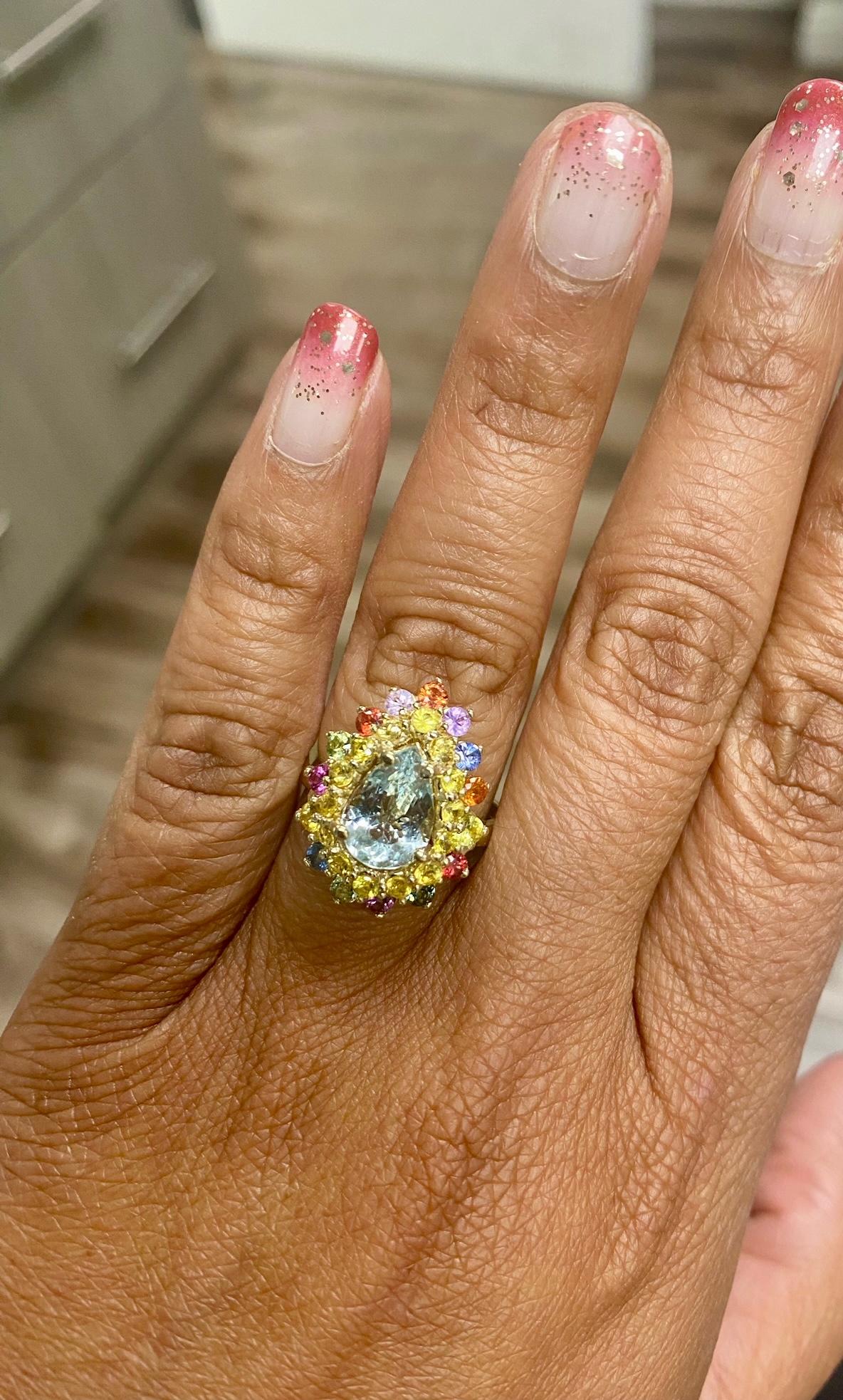 Anello cocktail in oro giallo con acquamarina e zaffiro da 3,35 carati con taglio a pera in vendita 1