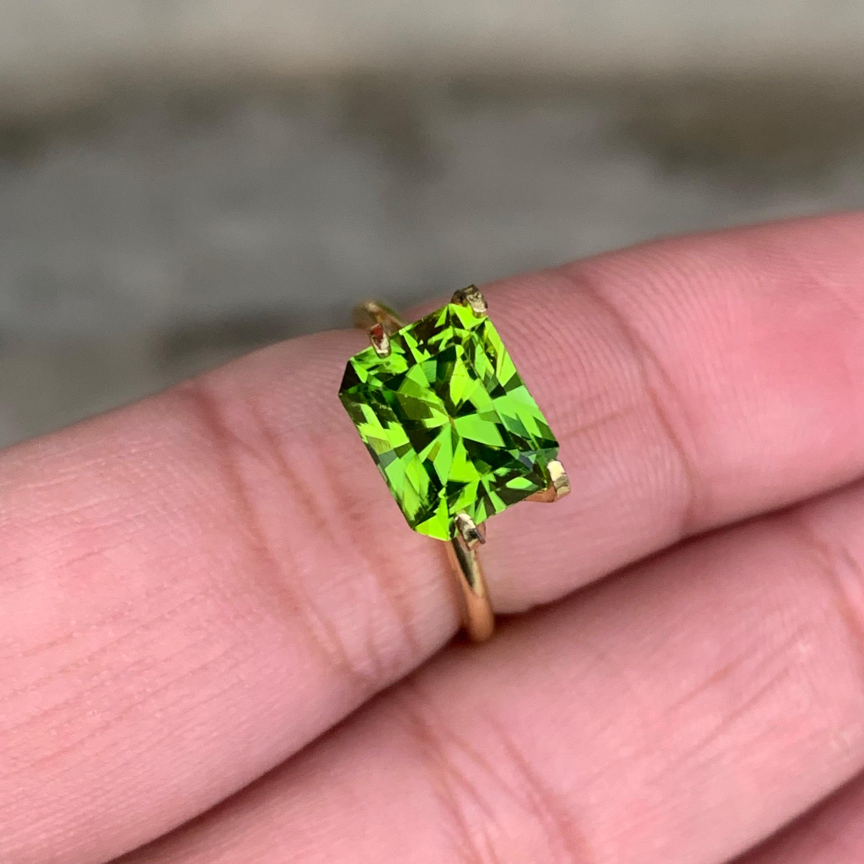 3.35 Carat Precision Cut Emerald Shape Loose Green Peridot Gemstone for Sell For Sale 6