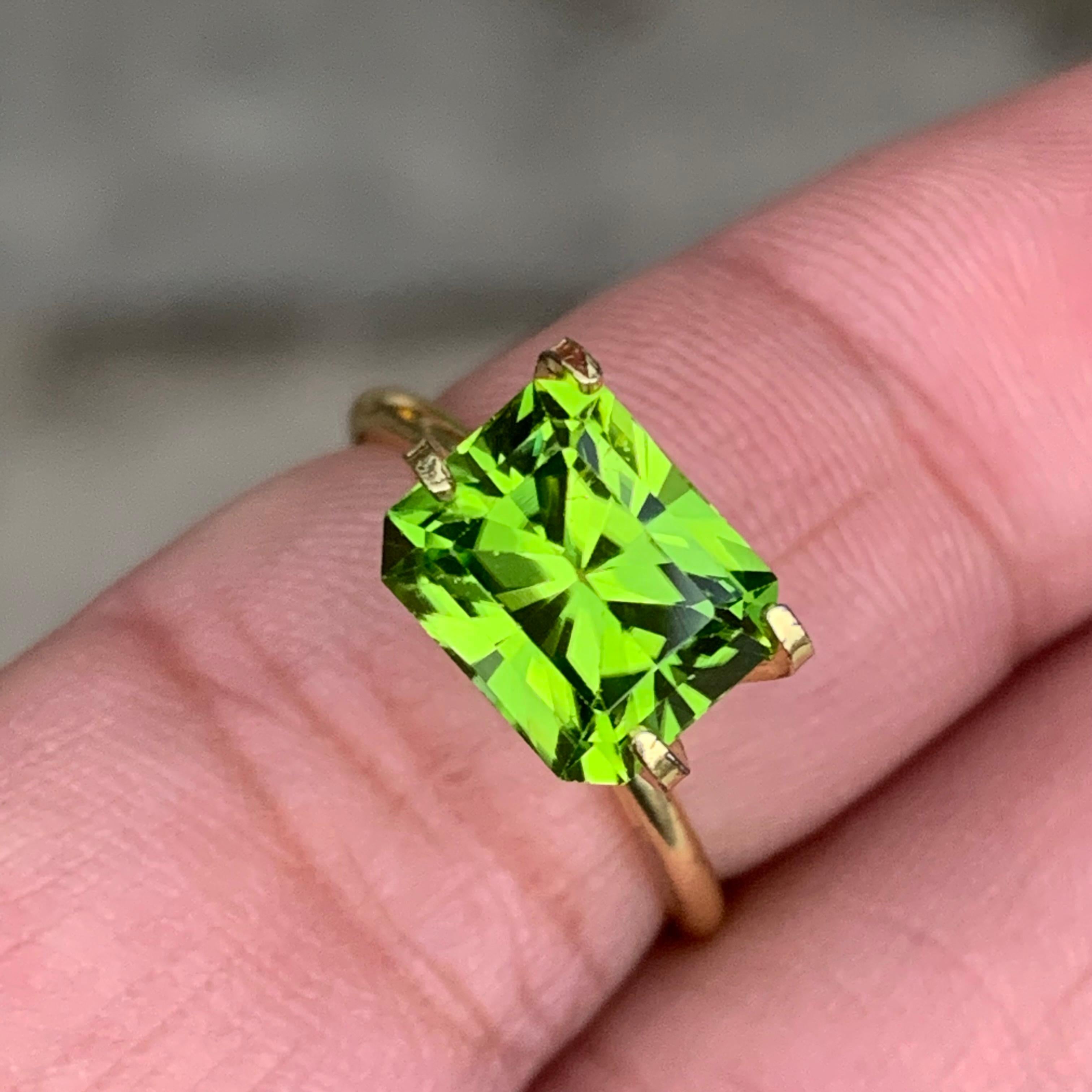 Women's or Men's 3.35 Carat Precision Cut Emerald Shape Loose Green Peridot Gemstone for Sell For Sale