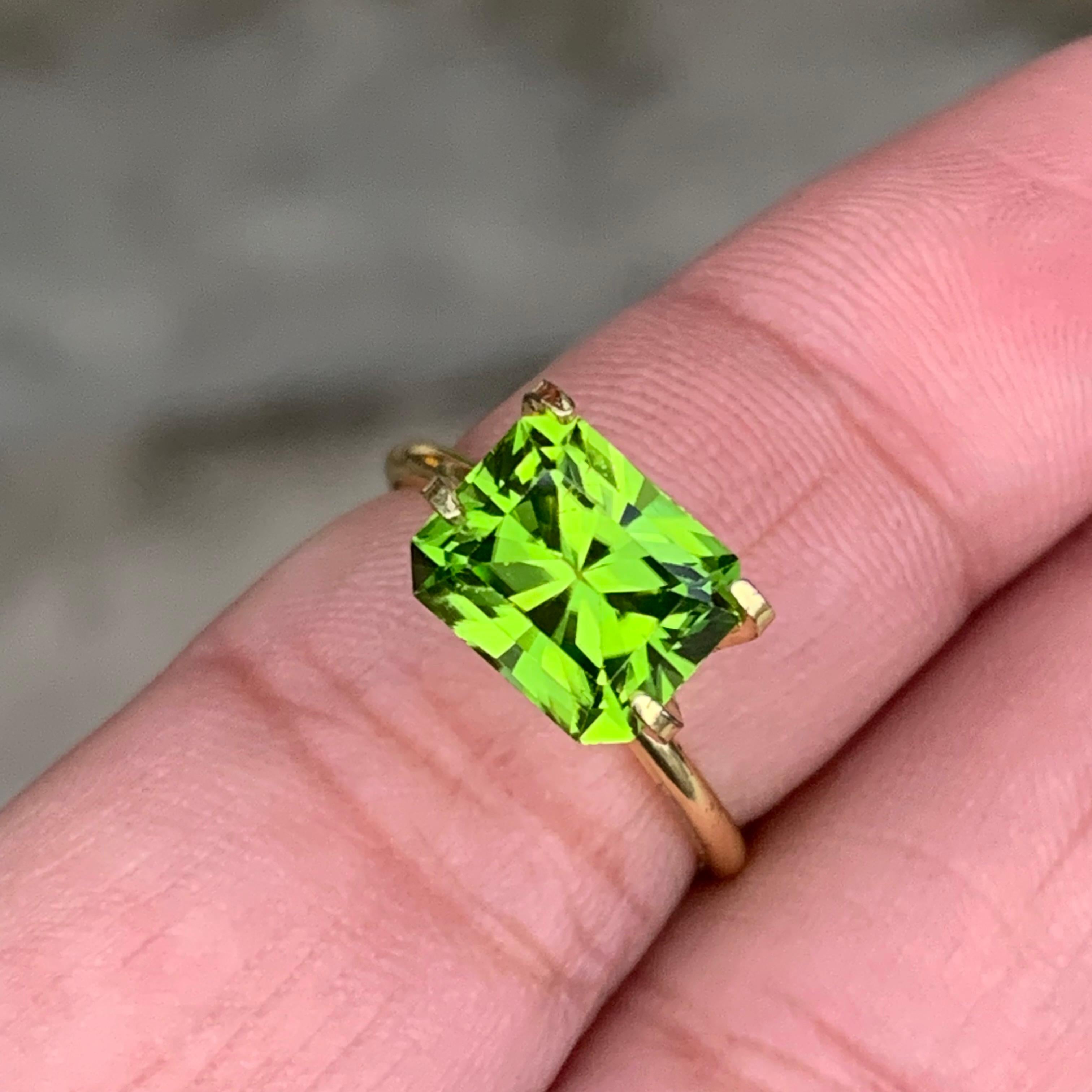 3.35 Carat Precision Cut Emerald Shape Loose Green Peridot Gemstone for Sell For Sale 1