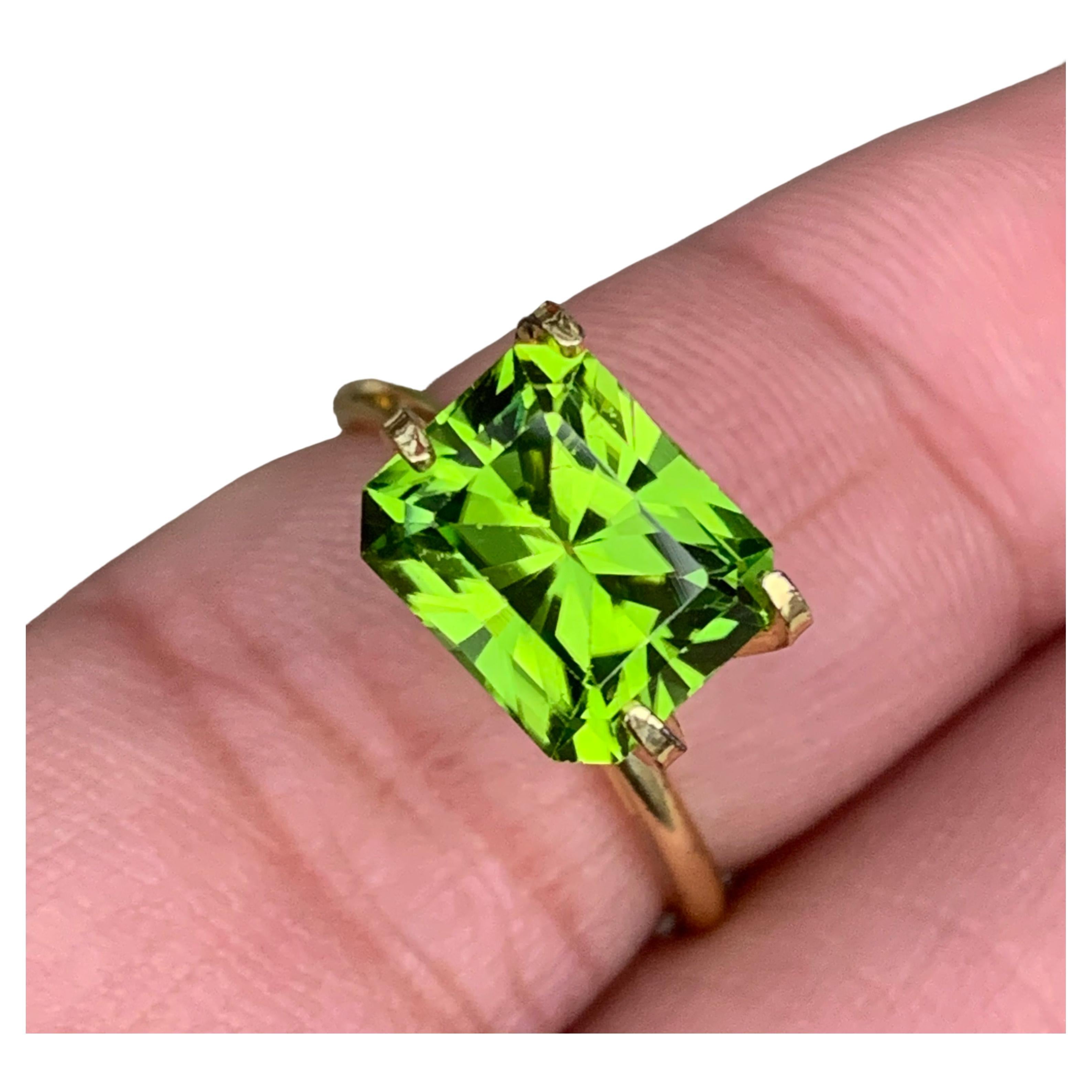 3.35 Carat Precision Cut Emerald Shape Loose Green Peridot Gemstone for Sell For Sale