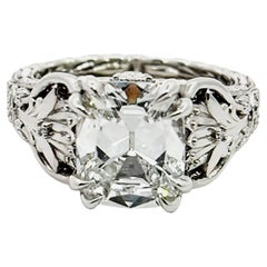 Anello di fidanzamento in stile Art Nouveau con diamanti taglio brillante a cuscino, peso totale 3,35 carati