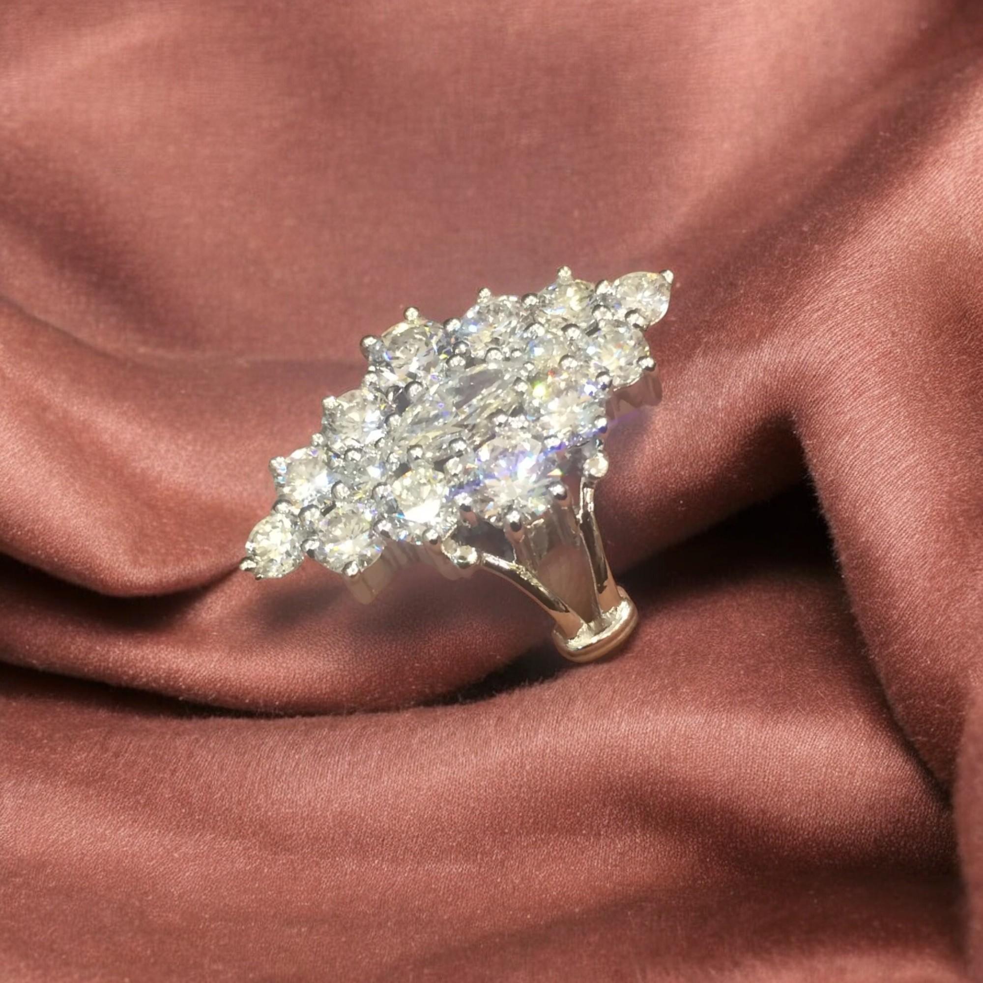 3,35 Karat F/VS1 Marquise rund geformter natürlicher Diamanten Solitär Ring 18K Gold (Zeitgenössisch) im Angebot