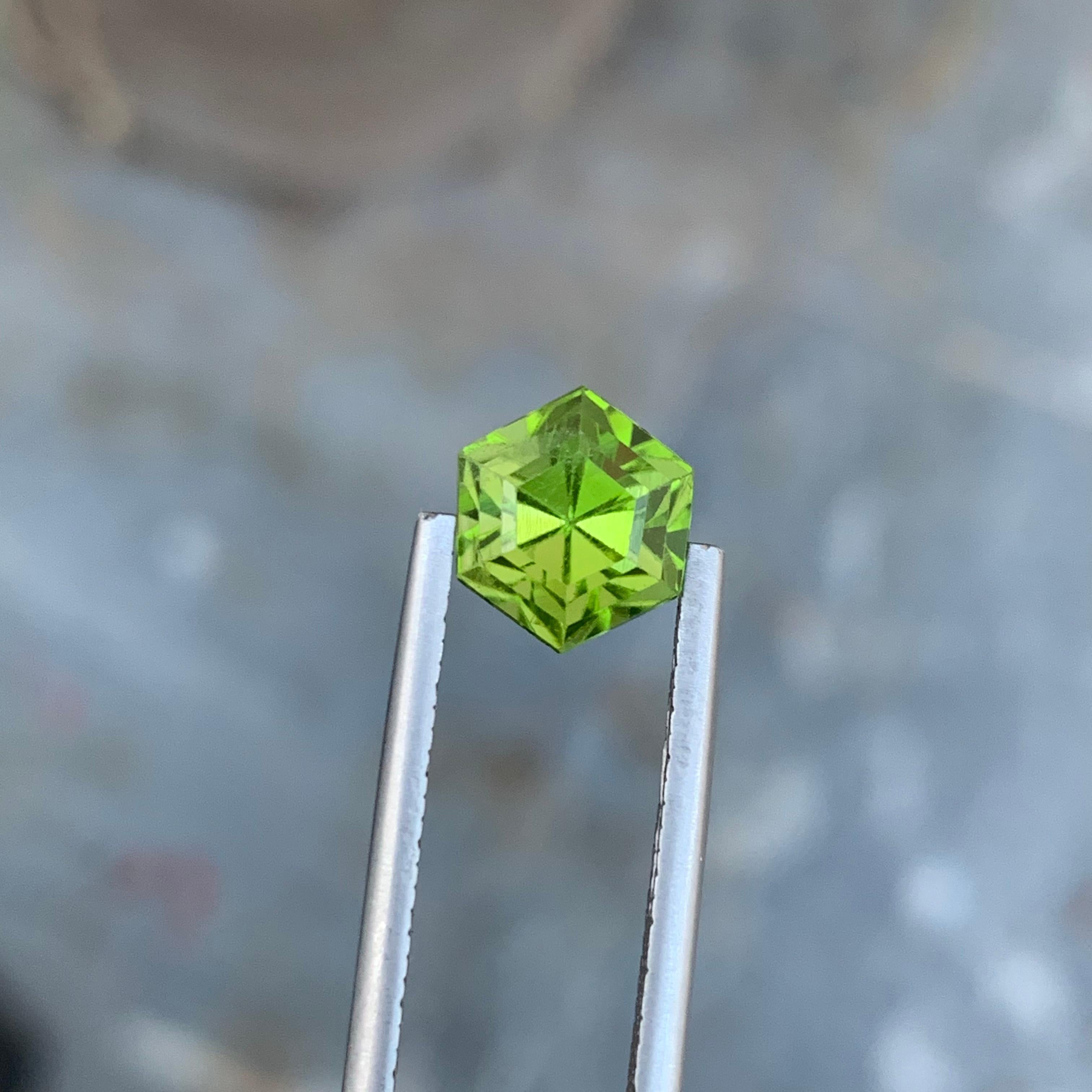 3.35 Carats Loose Hexagon Green Peridot Ring Gemstone From Supat Valley Mine For Sale 4