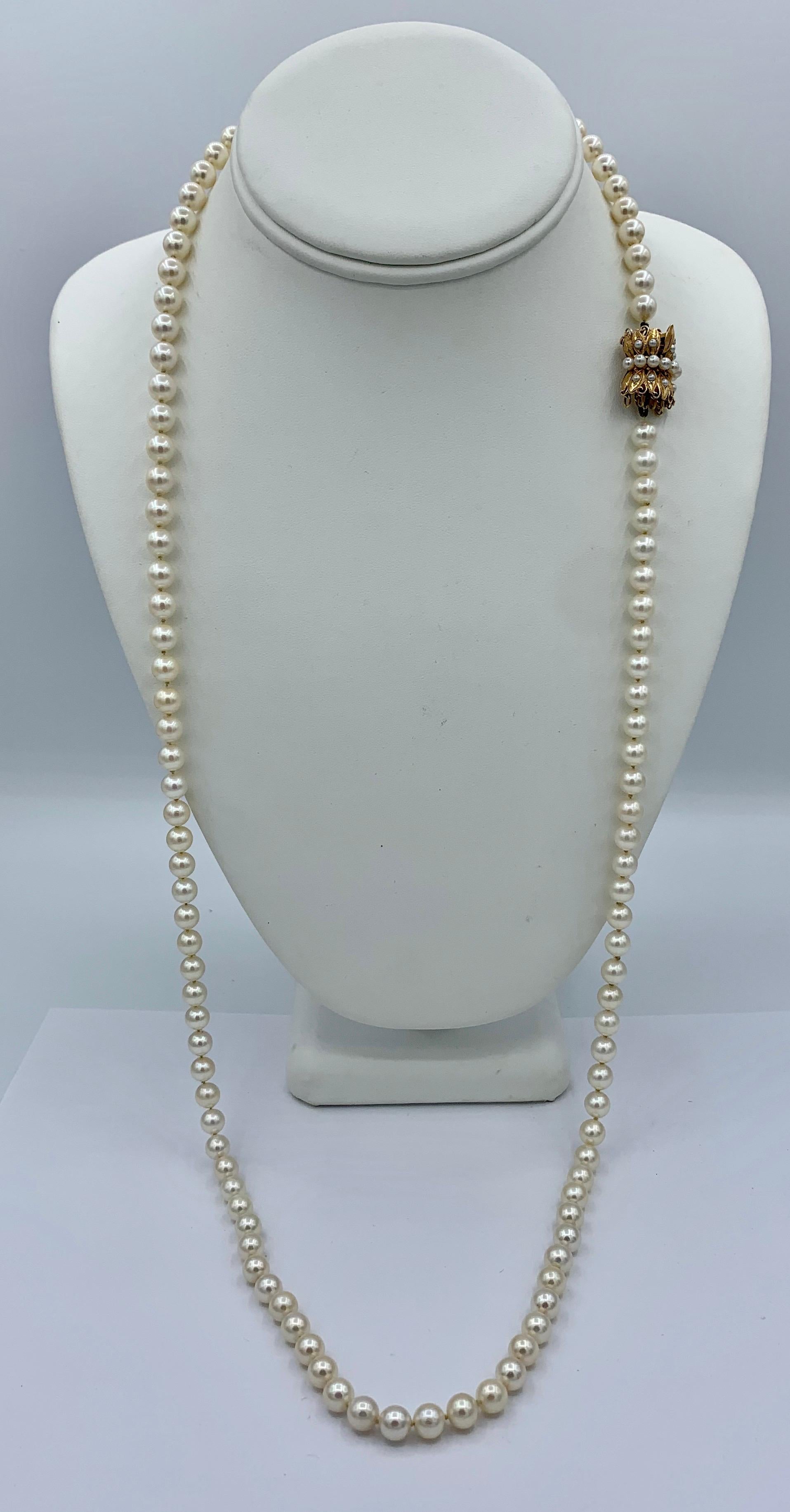 Dies ist eine prächtige 33,5 Zoll lange Zuchtperlenkette mit 6,5 mm weißen Perlen von großer Schönheit aus dem Nachlass von Botschafter und Frau Evan G. Galbraith.  Die atemberaubende Perlenkette hat eine fabelhafte Länge.  Die Perlen haben einen