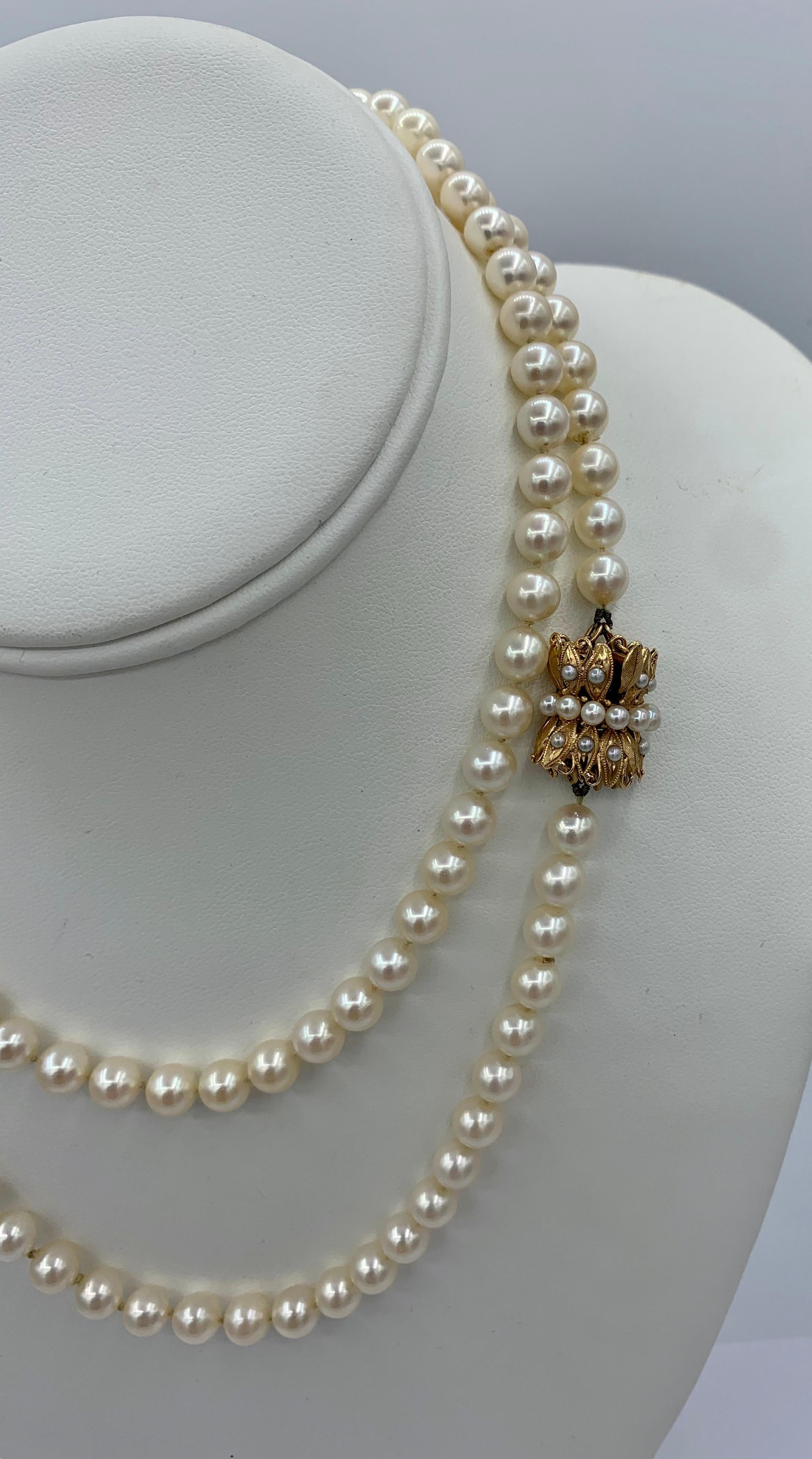 33.5 Inch Pearl Necklace Retro 14 Karat Gold Clasp Ambassador Galbraith Estate In Excellent Condition In New York, NY