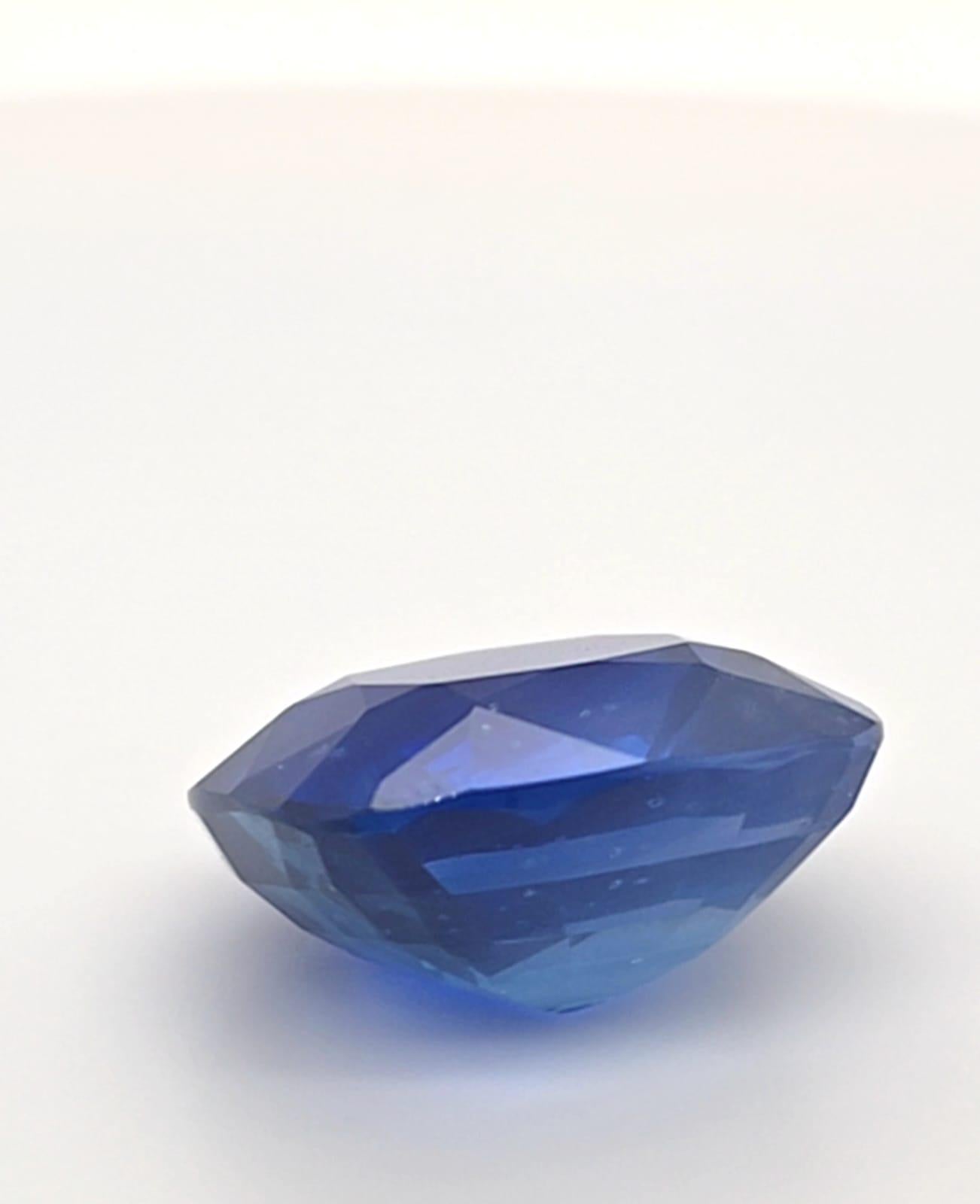 33.55ct Bleu Cushion shape Sri Lankan Natural Sapphire No Heat Certified By GRS In New Condition For Sale In Antwerpen, BE