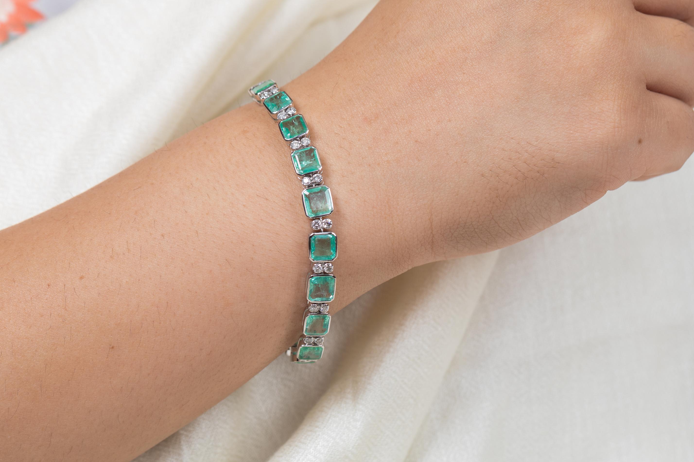 Contemporary 33.58 Carat Octagon Cut Emerald Tennis Bracelet with Diamonds in 18K White Gold For Sale