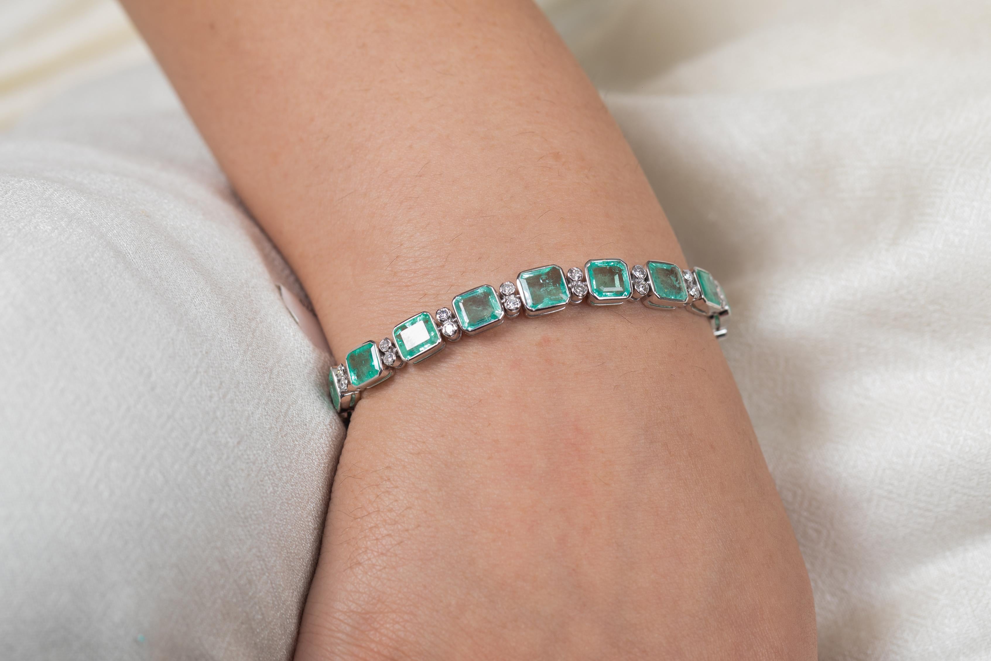 33.58 Carat Octagon Cut Emerald Tennis Bracelet with Diamonds in 18K White Gold In New Condition For Sale In Houston, TX