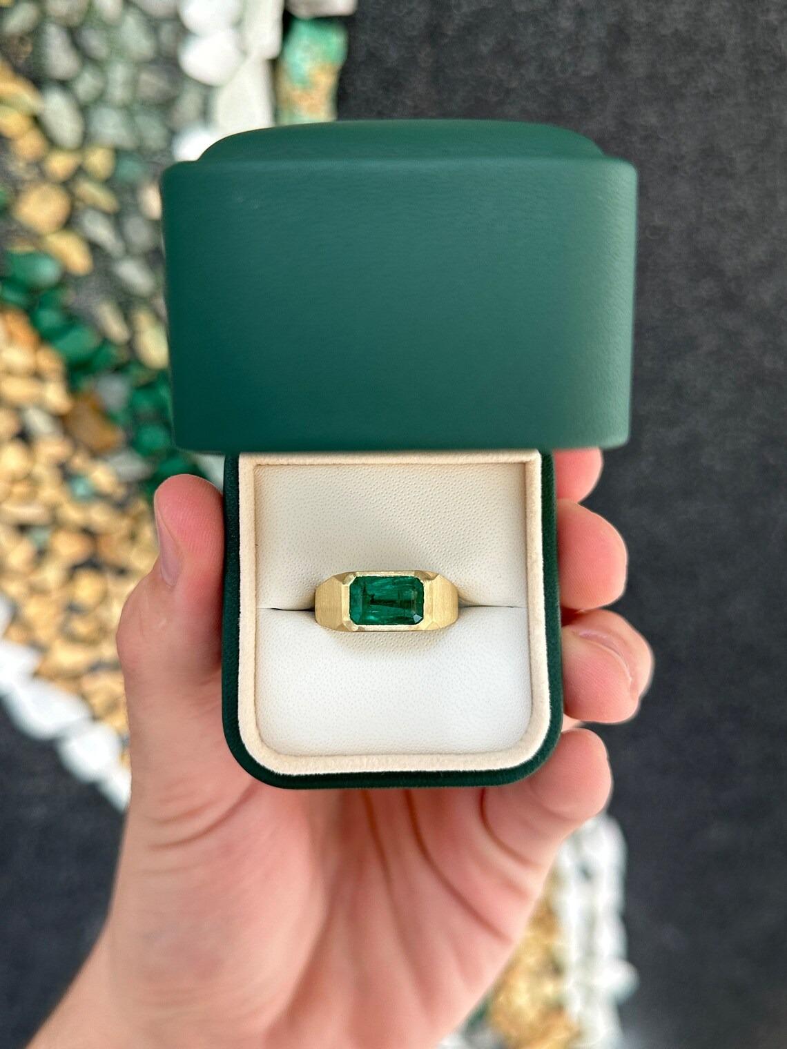 3.35ct 18K Fine Quality Emerald Cut Emerald East to West Bezel Satin Gold Finish In New Condition For Sale In Jupiter, FL
