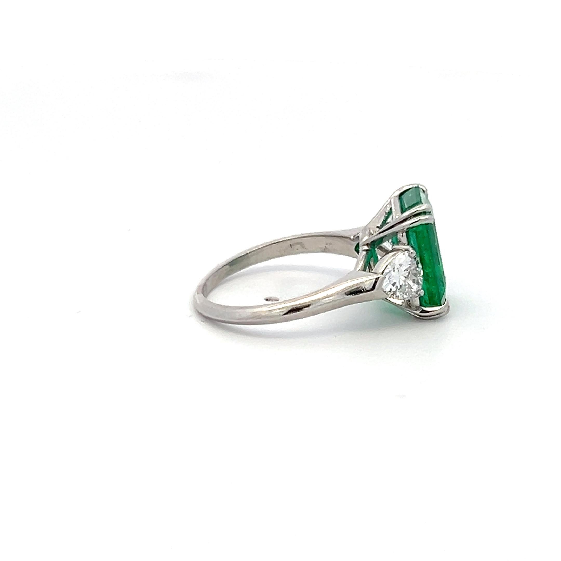 Titel:
3,36 Karat Achteckiger Smaragd 0,60 Karat Dreieckiger G VS1 Diamant Platin Verlobungsring
Stil:
Verlobung
Metall:
Platin
Edelstein 1:
0,6 Karat Diamant
Anzahl von Steinen:
2
Farbe:
G
Klarheit:
VS1
Die Form:
Dreieckige Form
Edelstein 2:
3.36