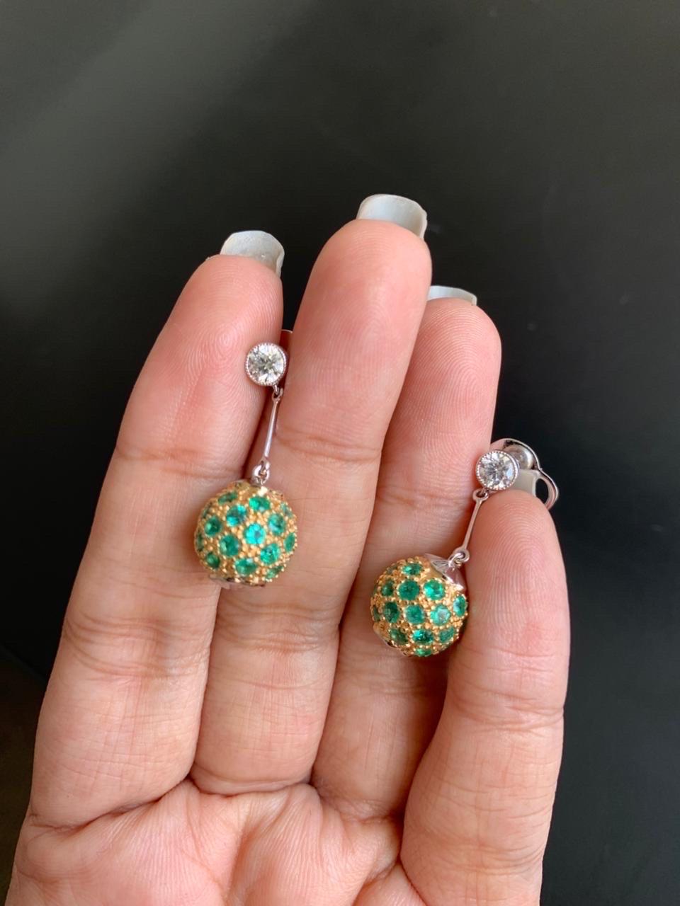 3,36 Karat Smaragd und Diamant-Ohrringe in 18 Karat Weißgold Damen im Angebot