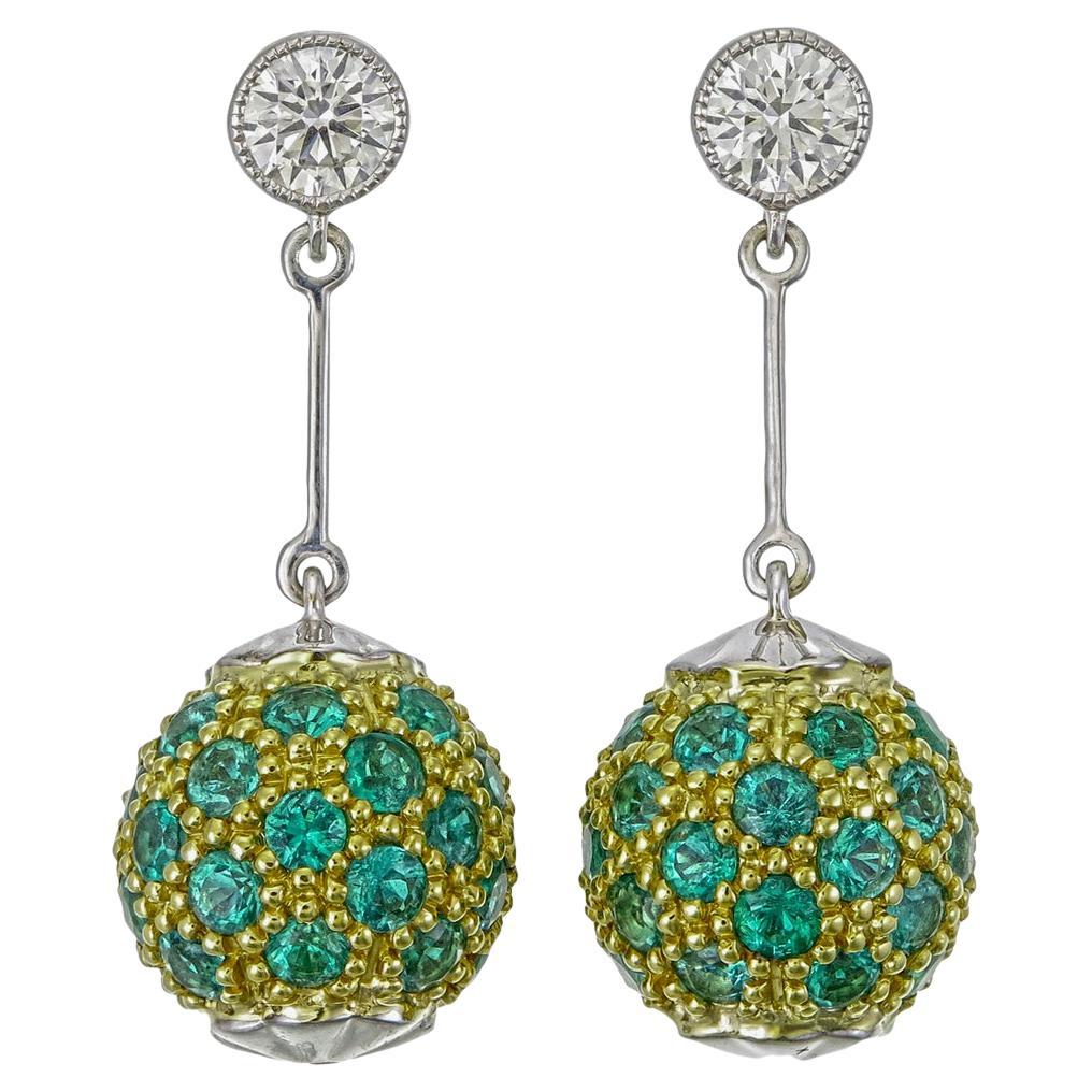 3,36 Karat Smaragd und Diamant-Ohrringe in 18 Karat Weißgold im Angebot